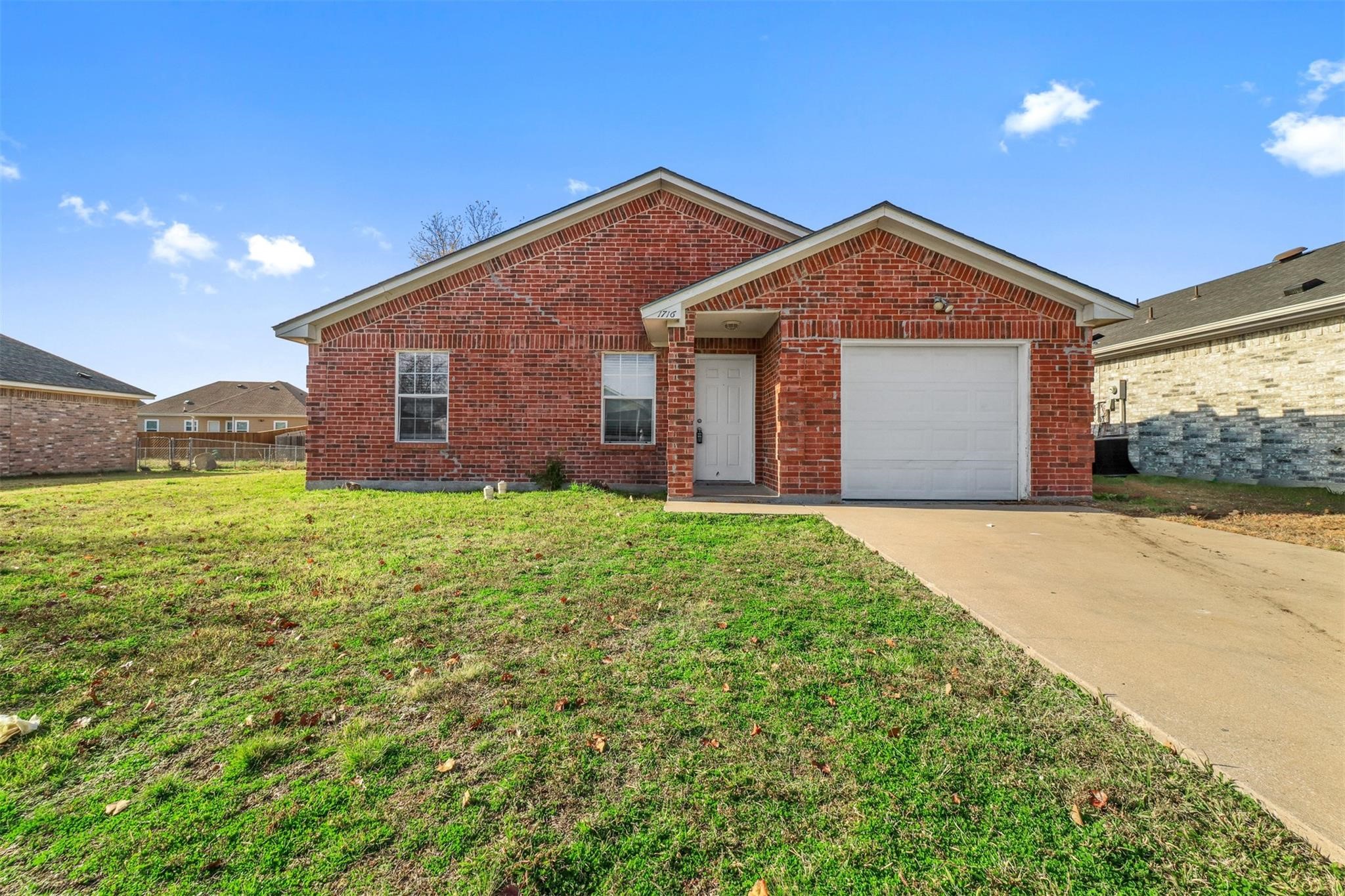 1716 Manor Garden Greenville TX 75401