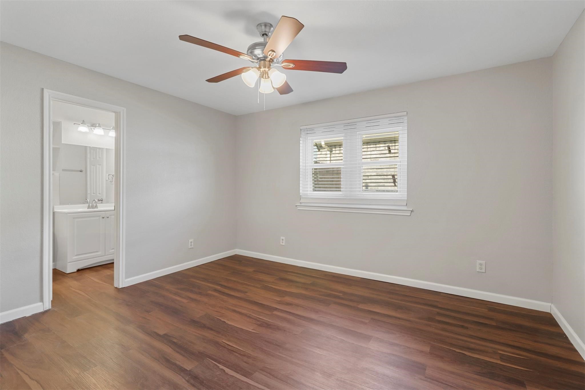 1716 Manor Garden Greenville TX 75401