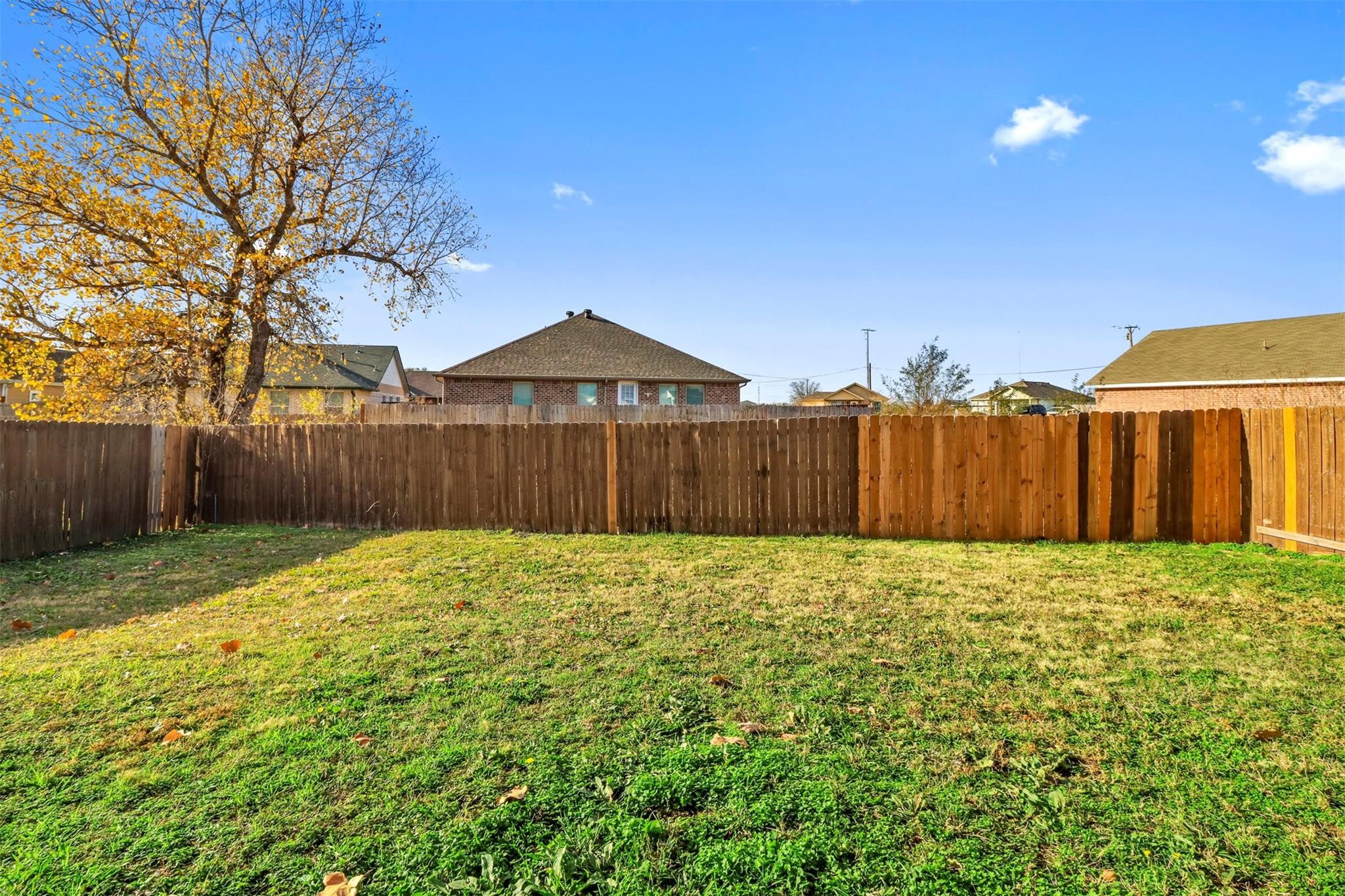 1716 Manor Garden Greenville TX 75401
