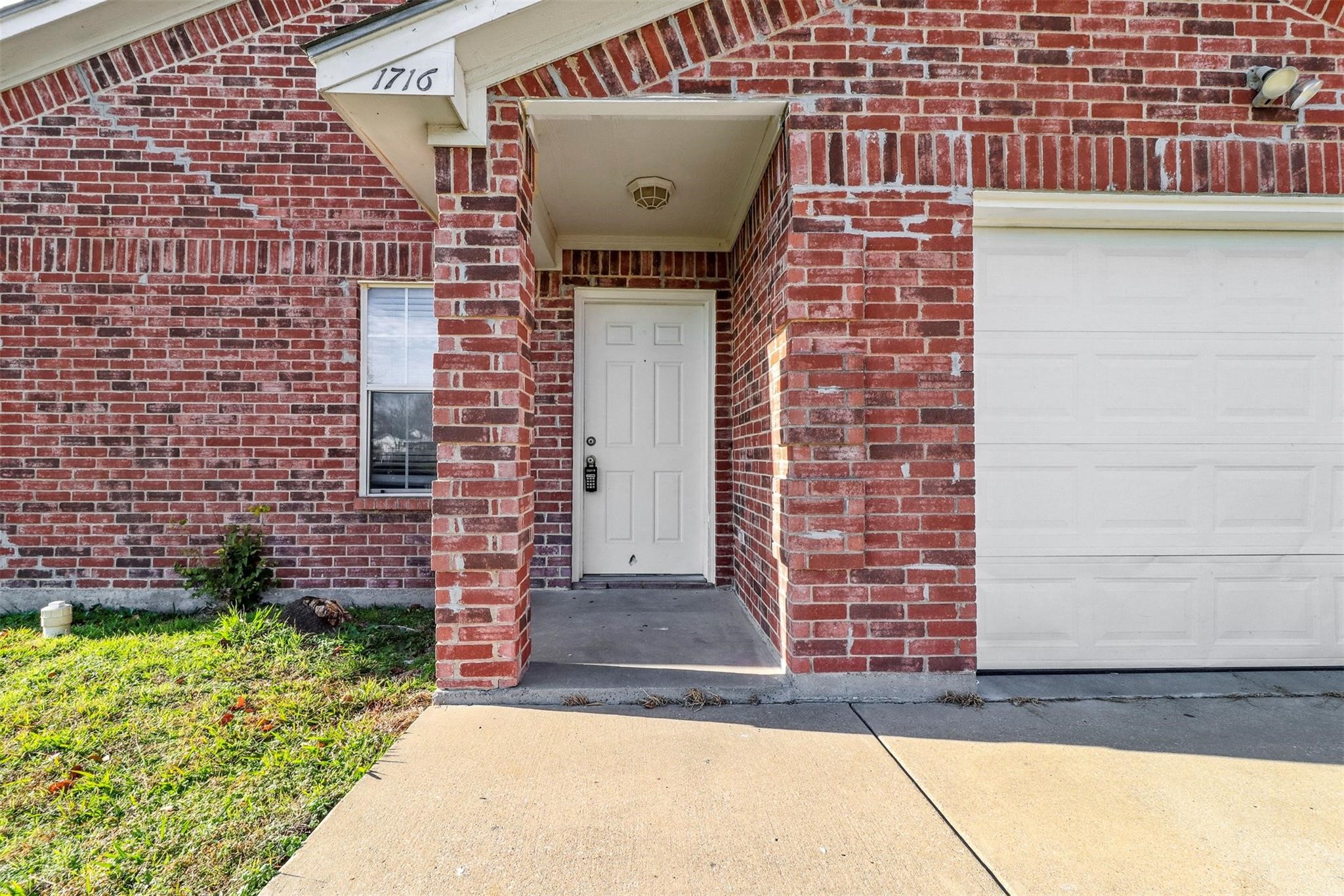 1716 Manor Garden Greenville TX 75401