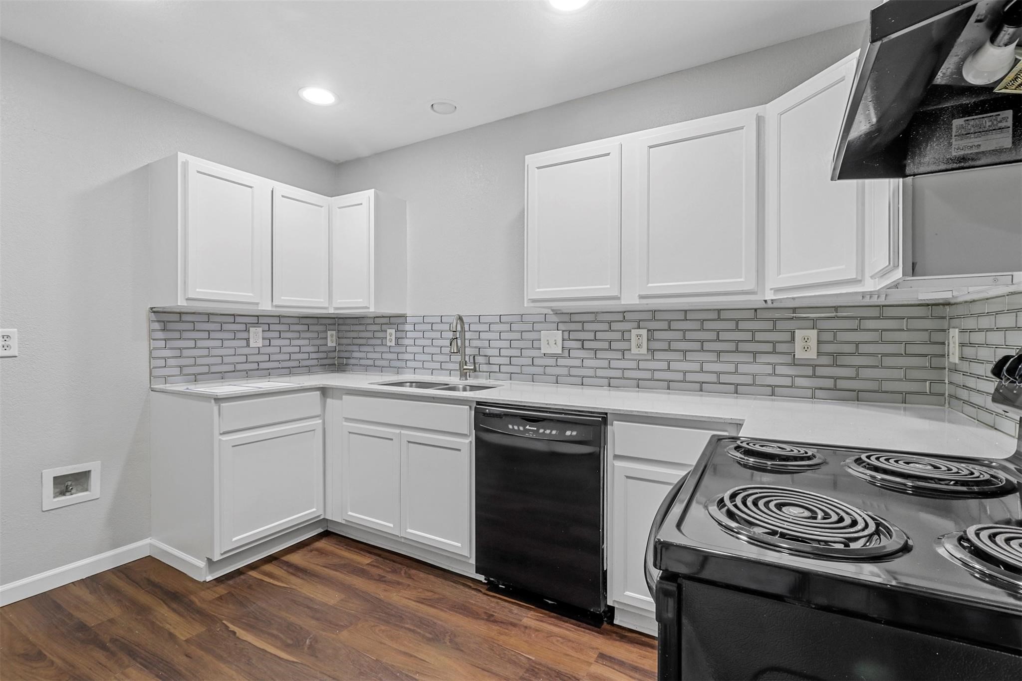 1716 Manor Garden Greenville TX 75401