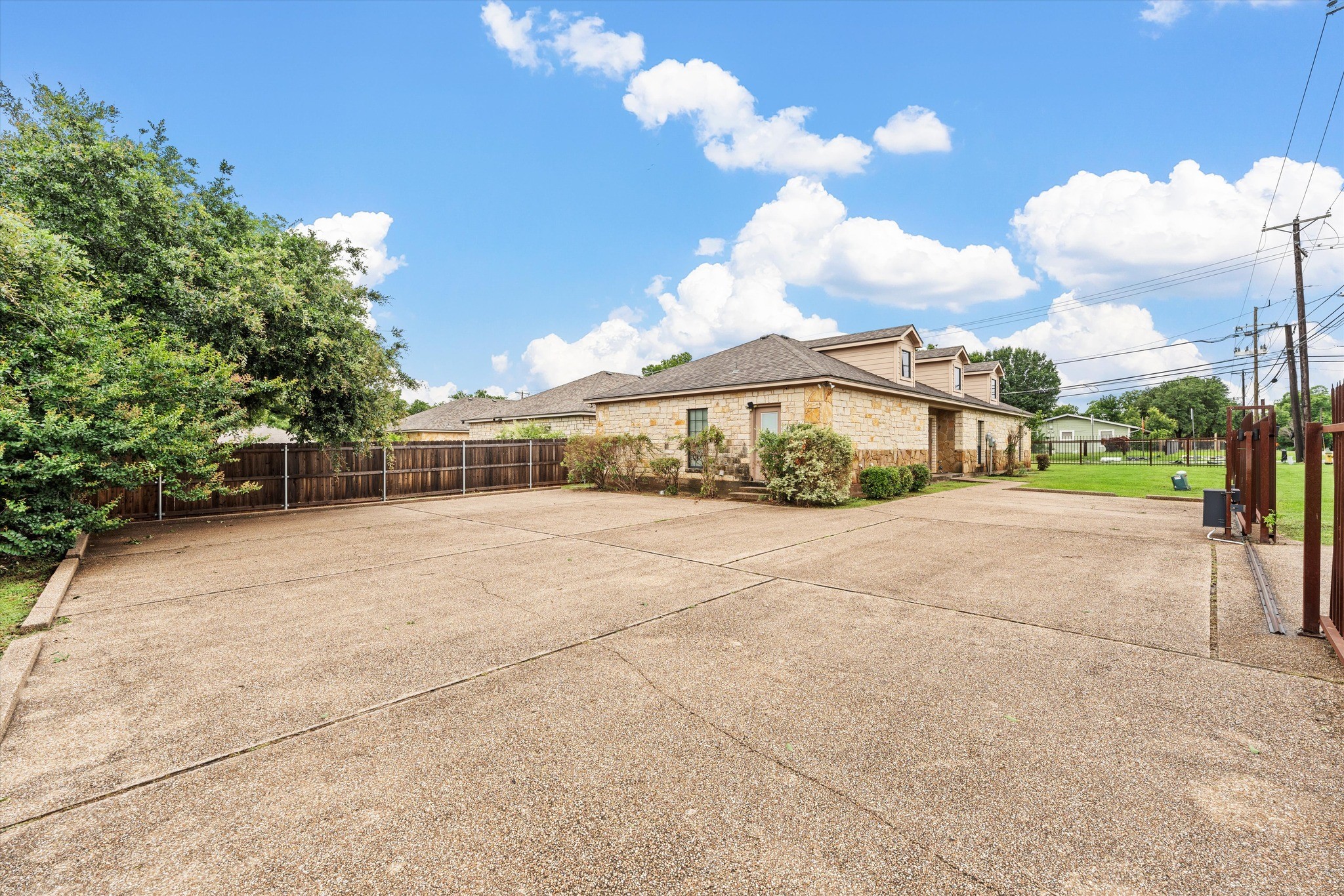 2528 S 3rd Street Waco TX 76706