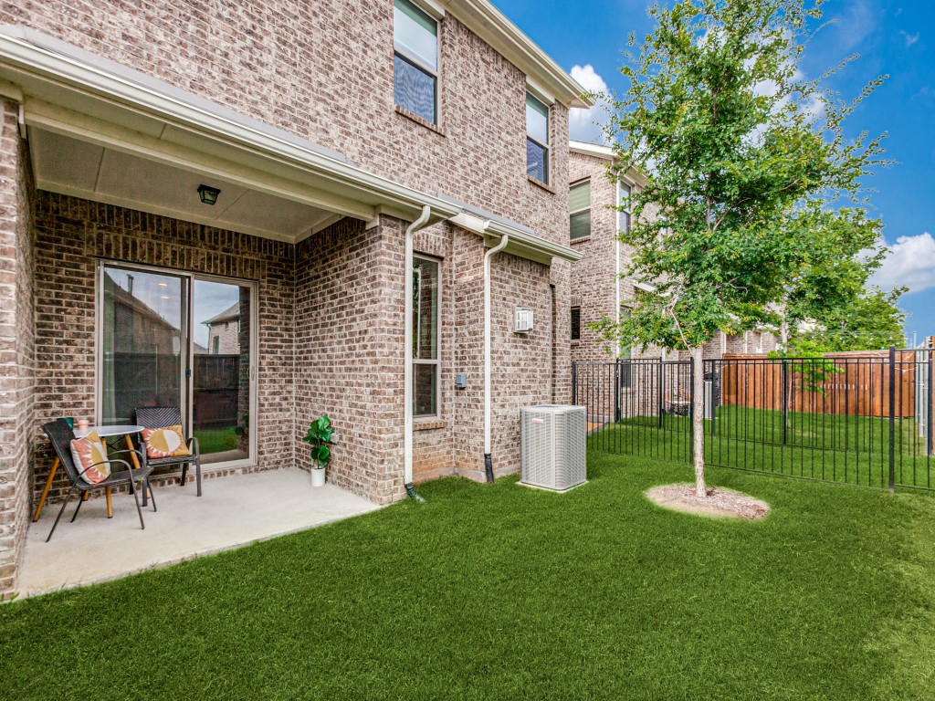 8254 Primrose Way Dallas TX 75252