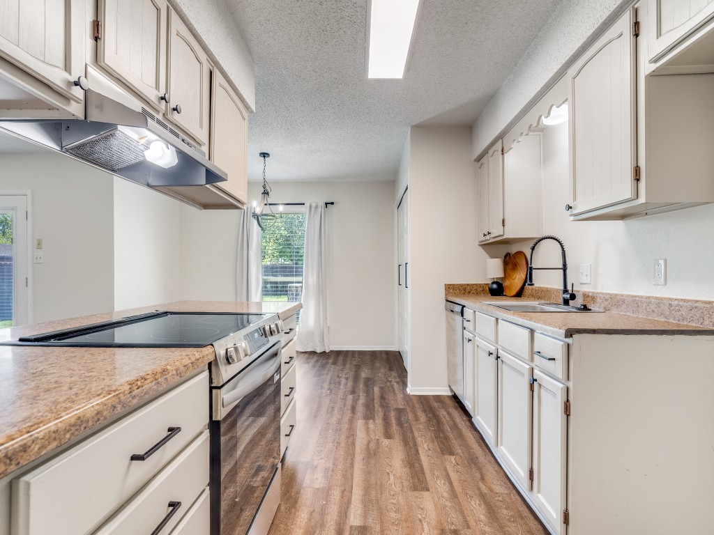1108 Briar Court Benbrook TX 76126