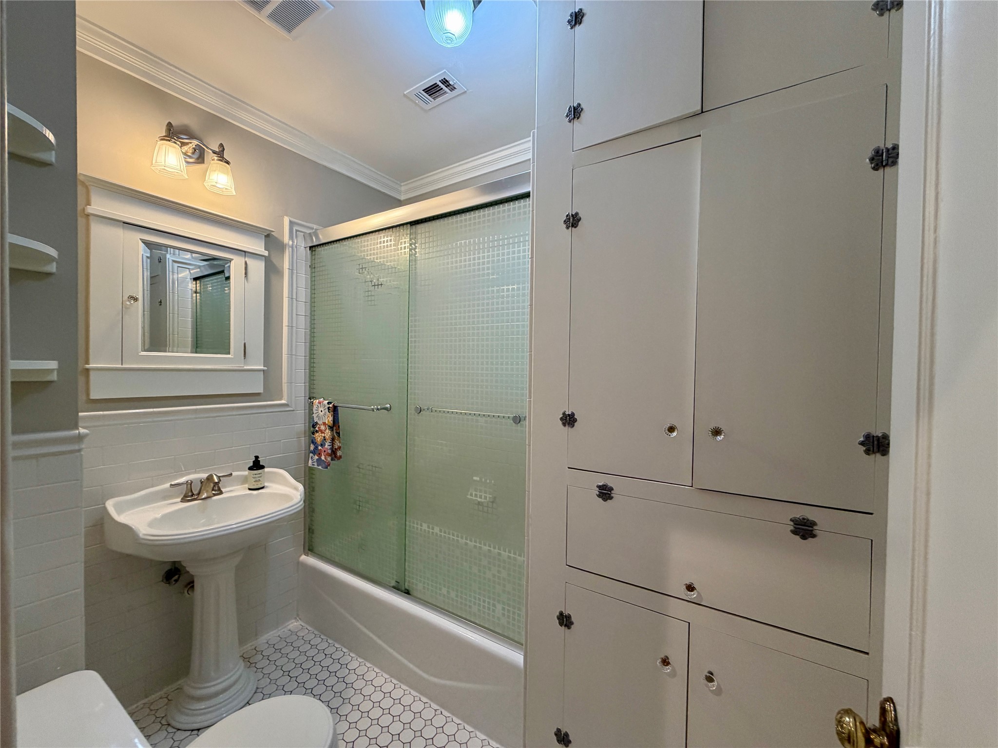 4527 Worth Street Dallas TX 75246