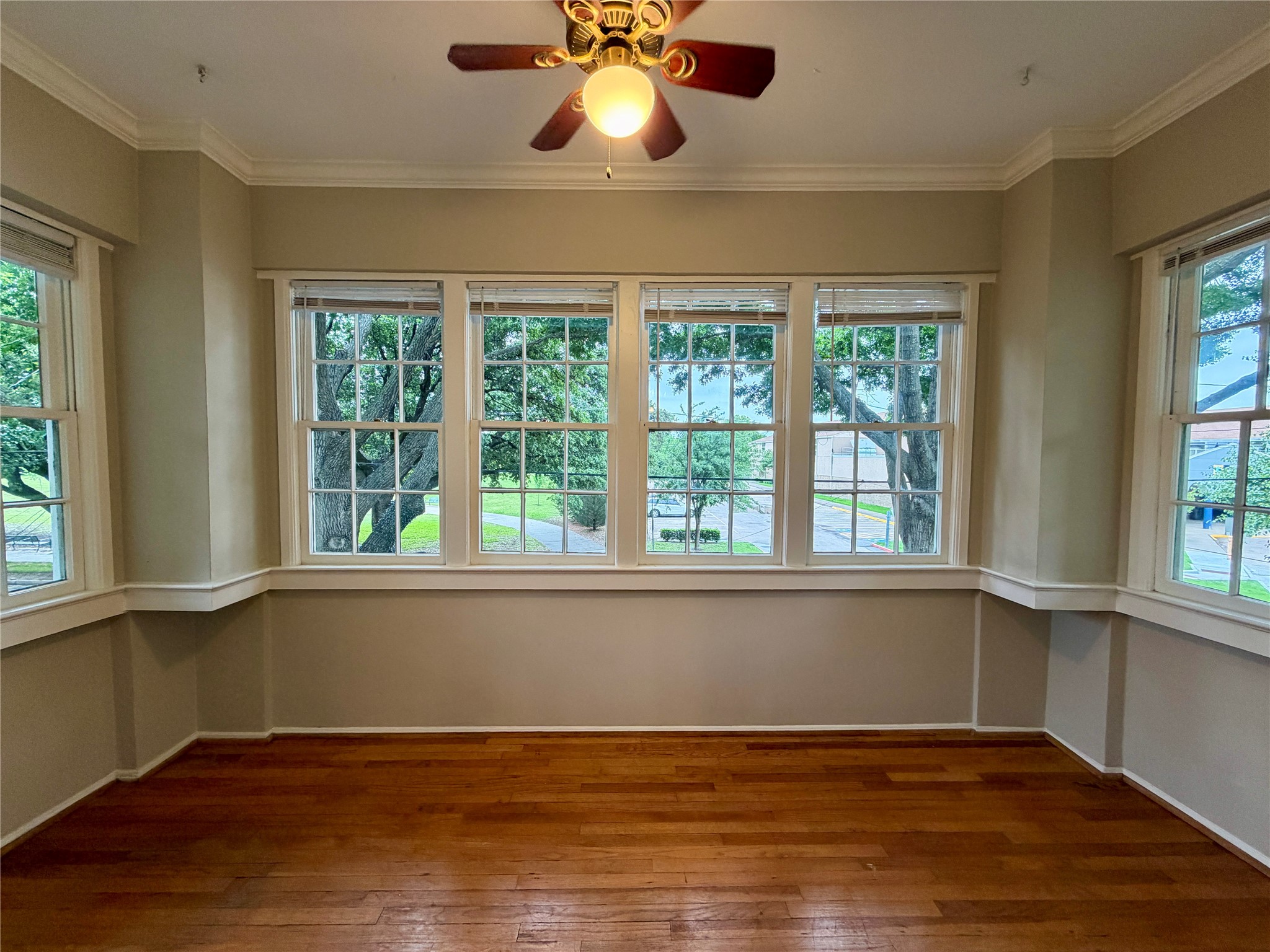 4527 Worth Street Dallas TX 75246