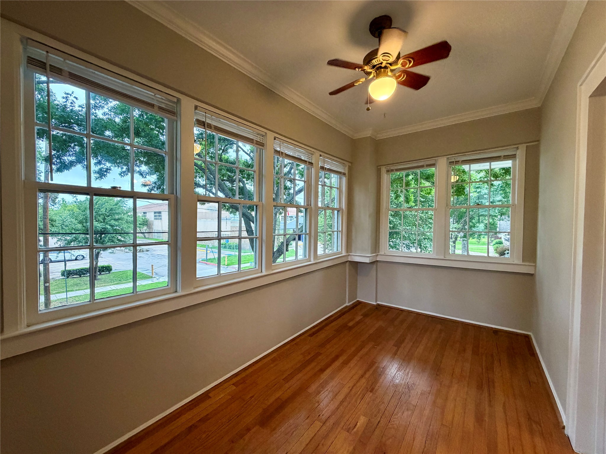 4527 Worth Street Dallas TX 75246