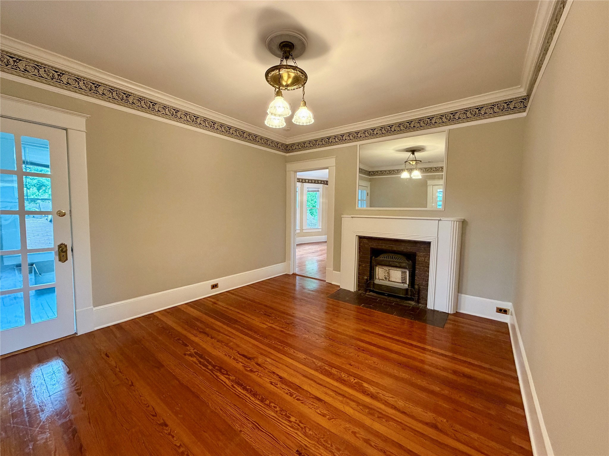 4527 Worth Street Dallas TX 75246