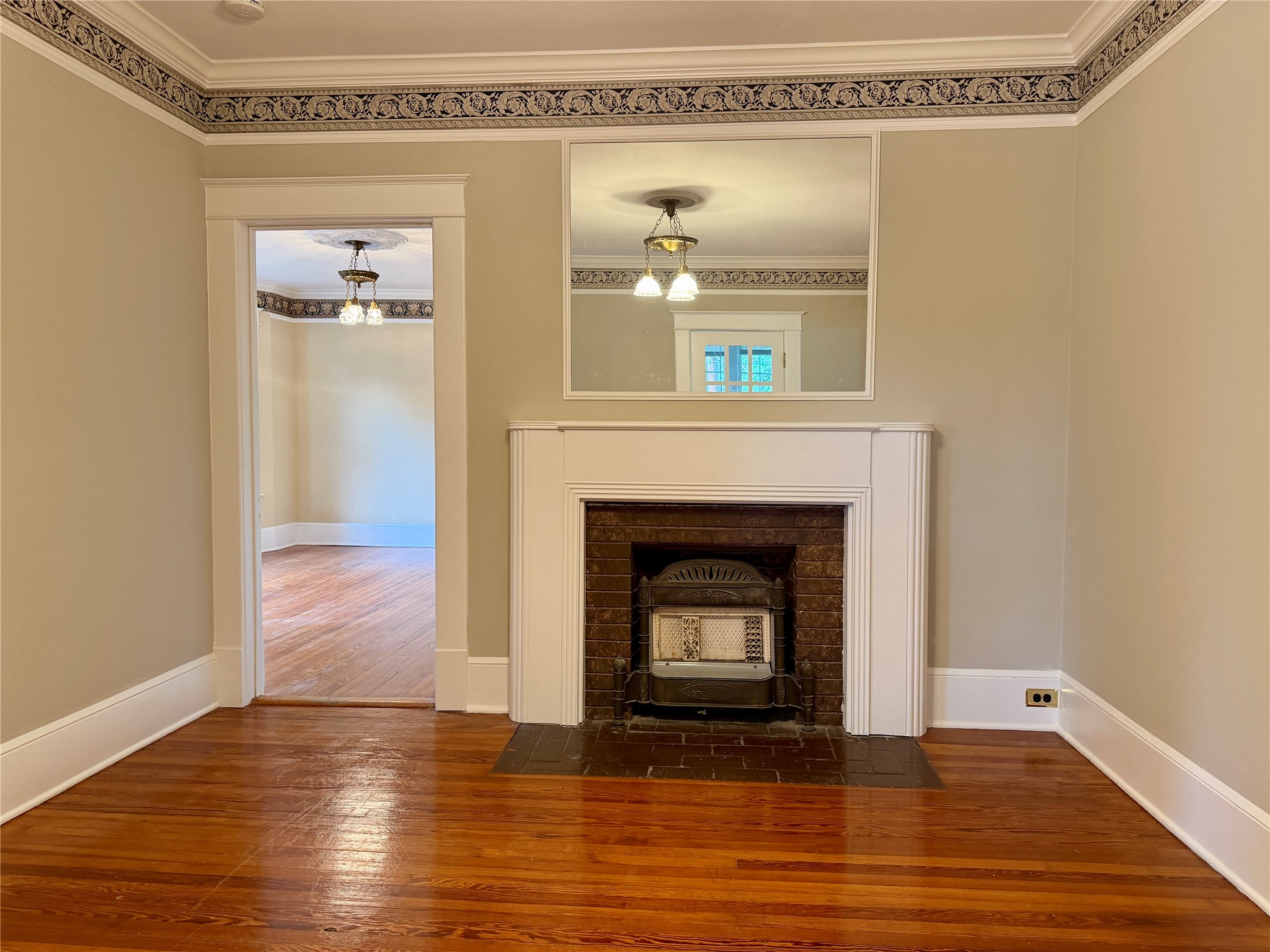 4527 Worth Street Dallas TX 75246