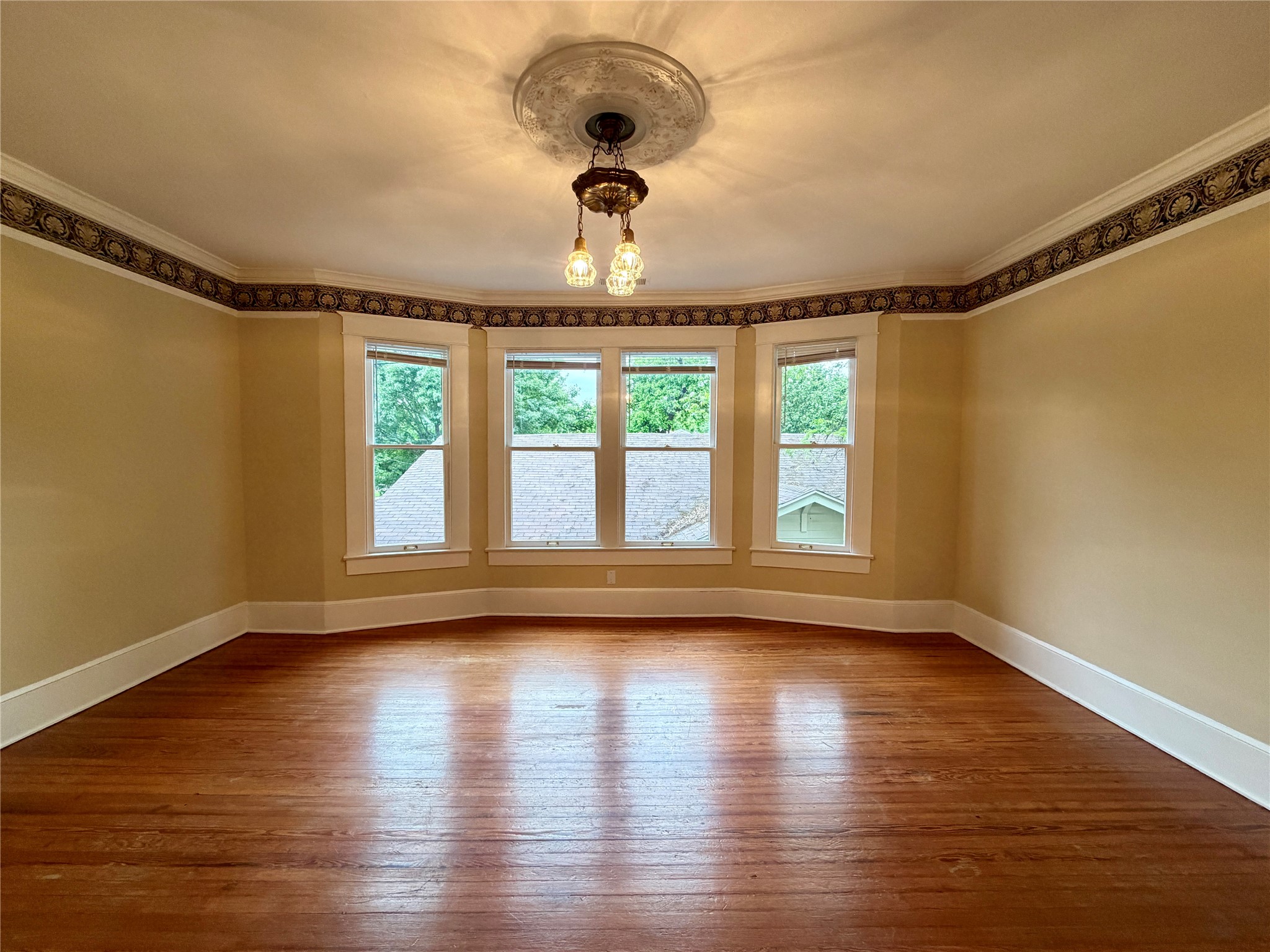 4527 Worth Street Dallas TX 75246
