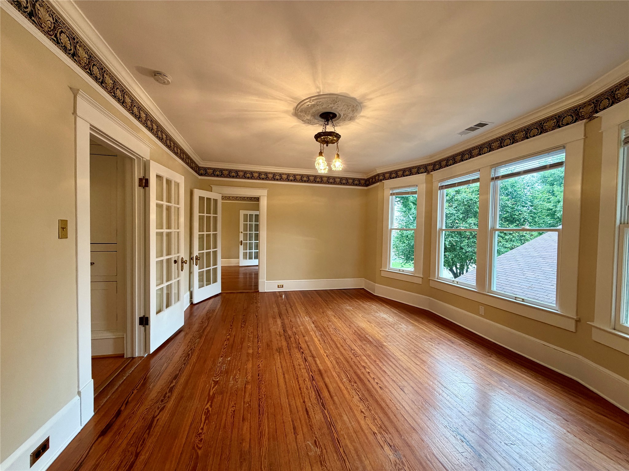 4527 Worth Street Dallas TX 75246