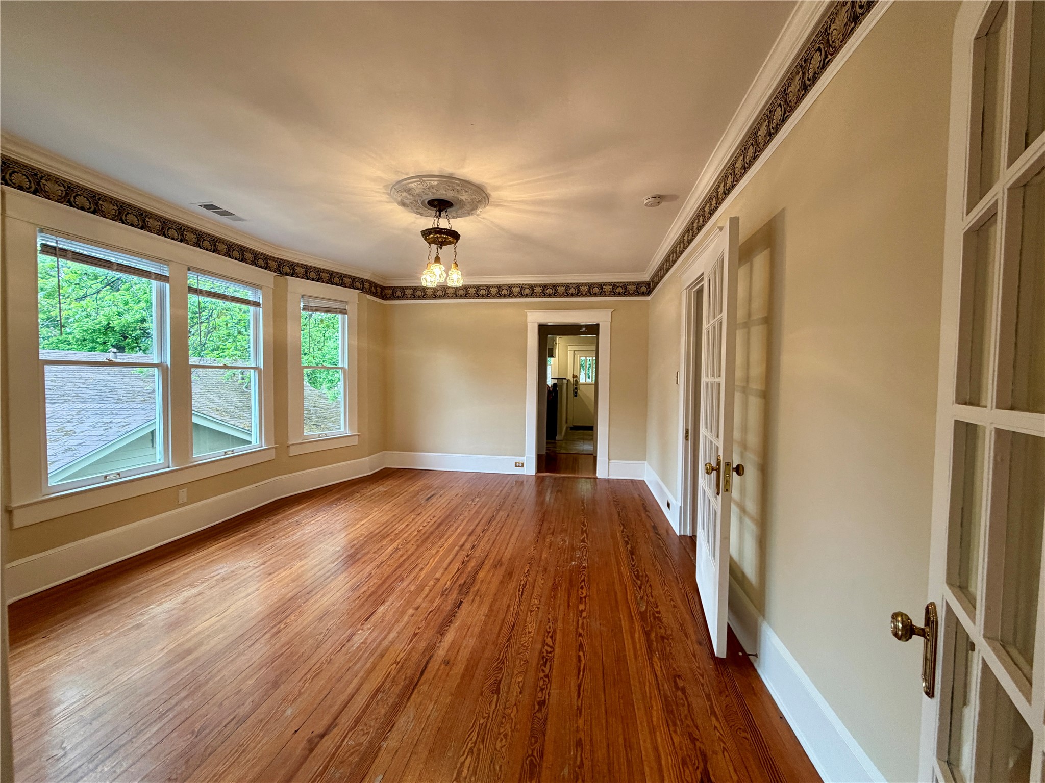 4527 Worth Street Dallas TX 75246