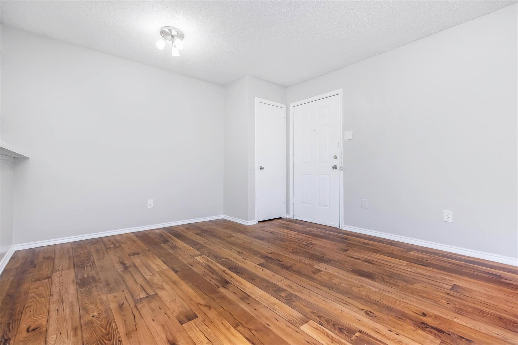1826 Esters Road Irving TX 75061