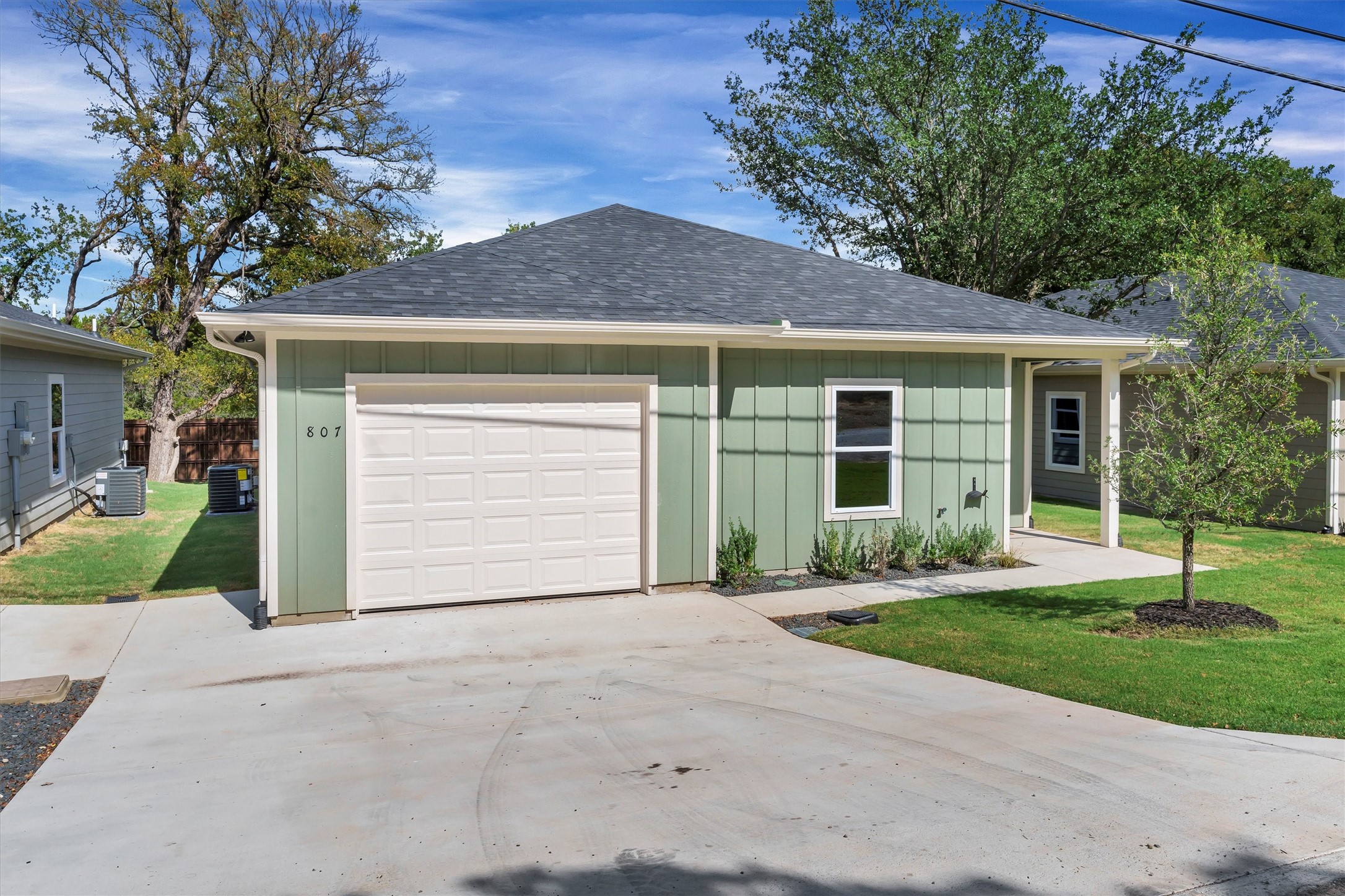 807 Branding Iron Trail Granbury TX 76049