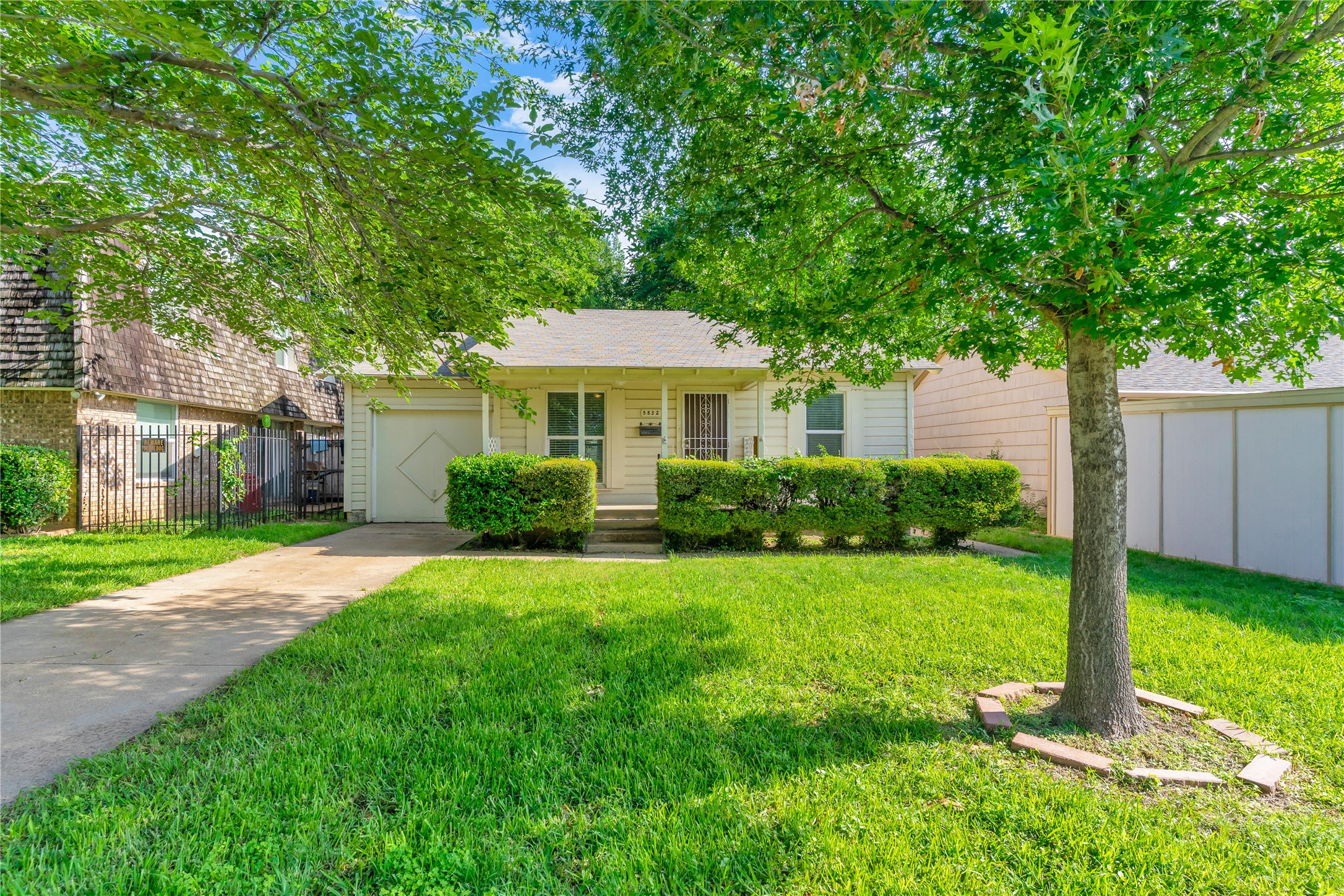 5832 Locke Avenue Fort Worth TX 76107