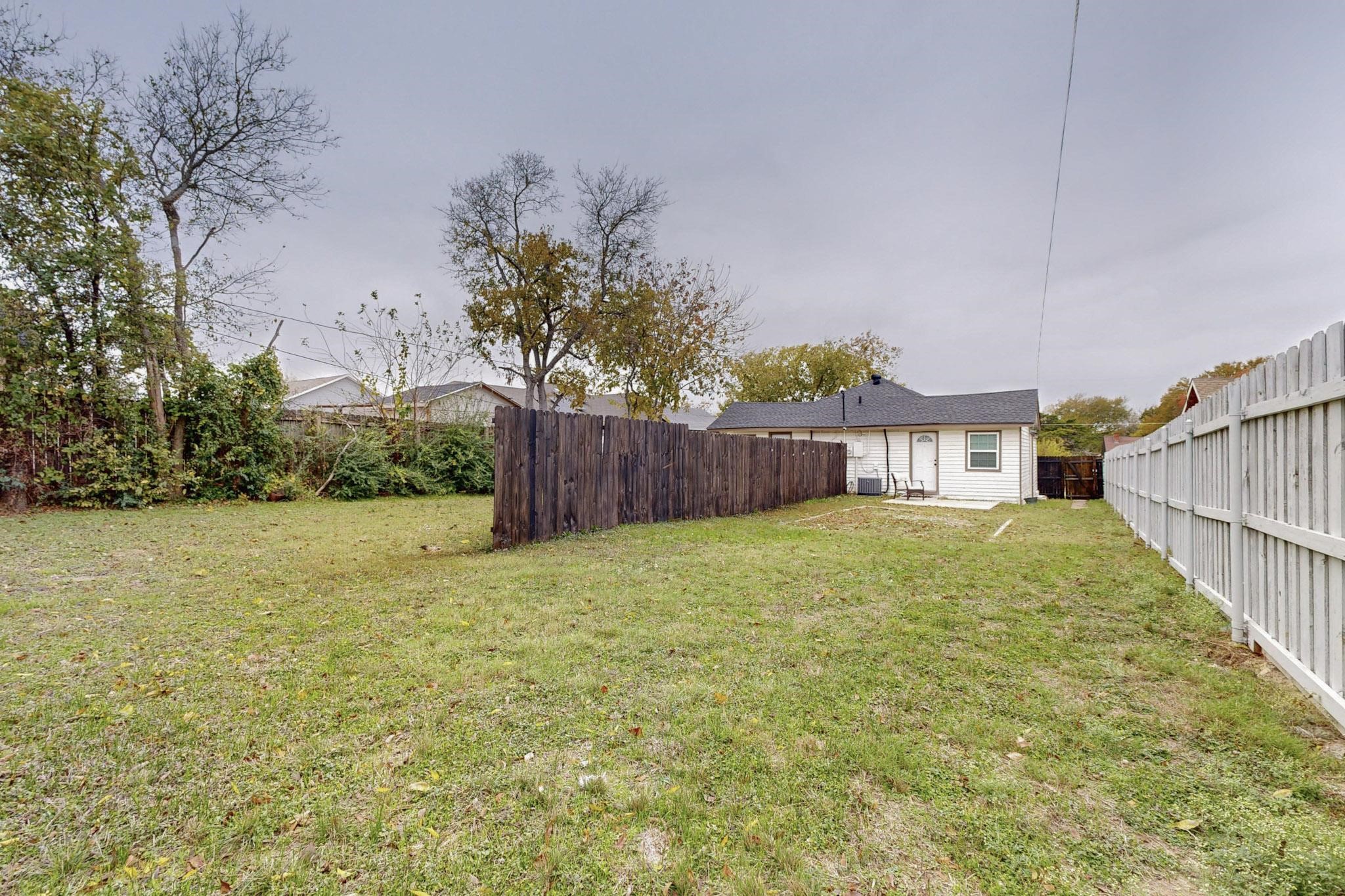 1532 Whitaker Avenue Dallas TX 75216