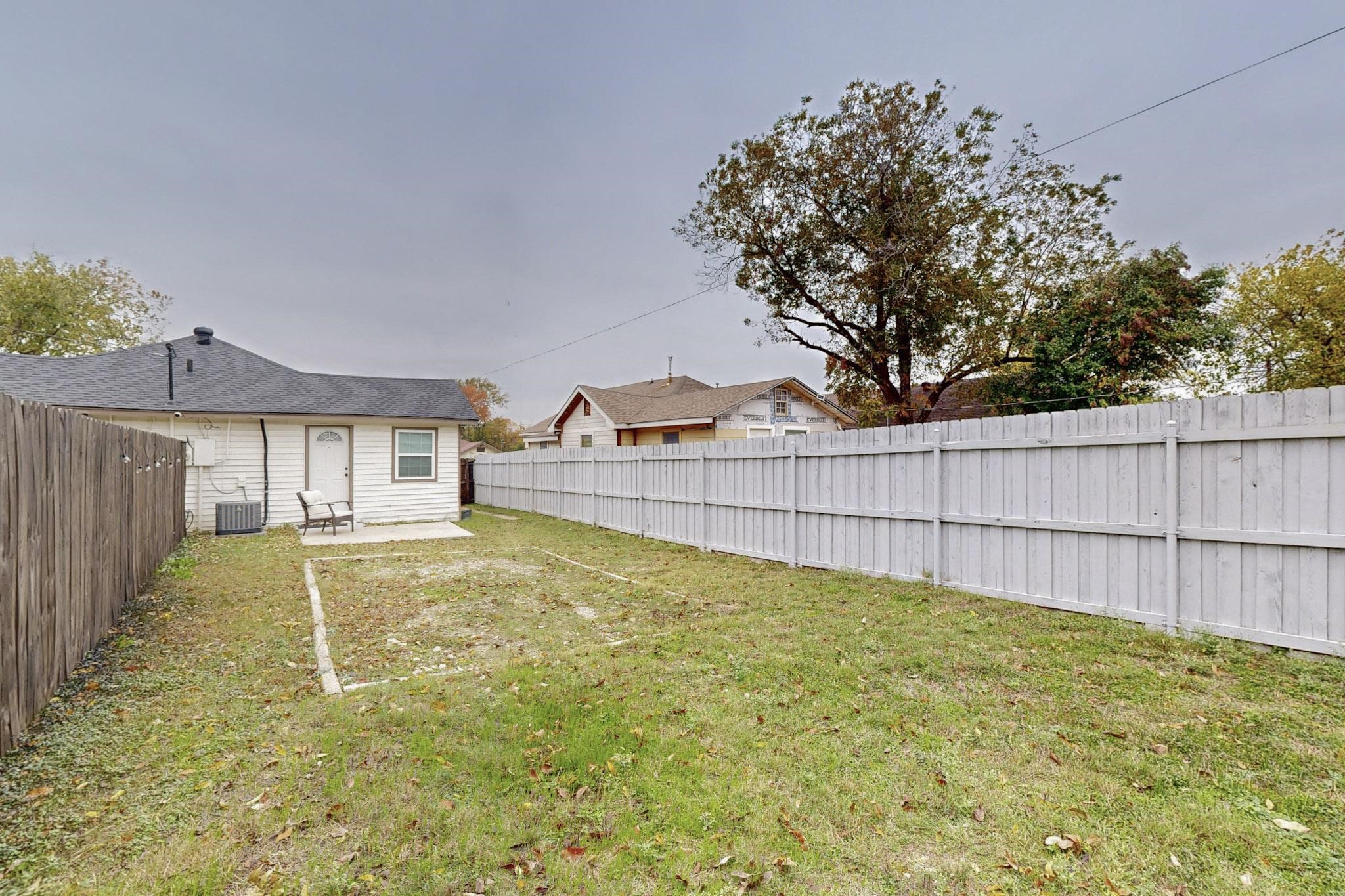 1532 Whitaker Avenue Dallas TX 75216
