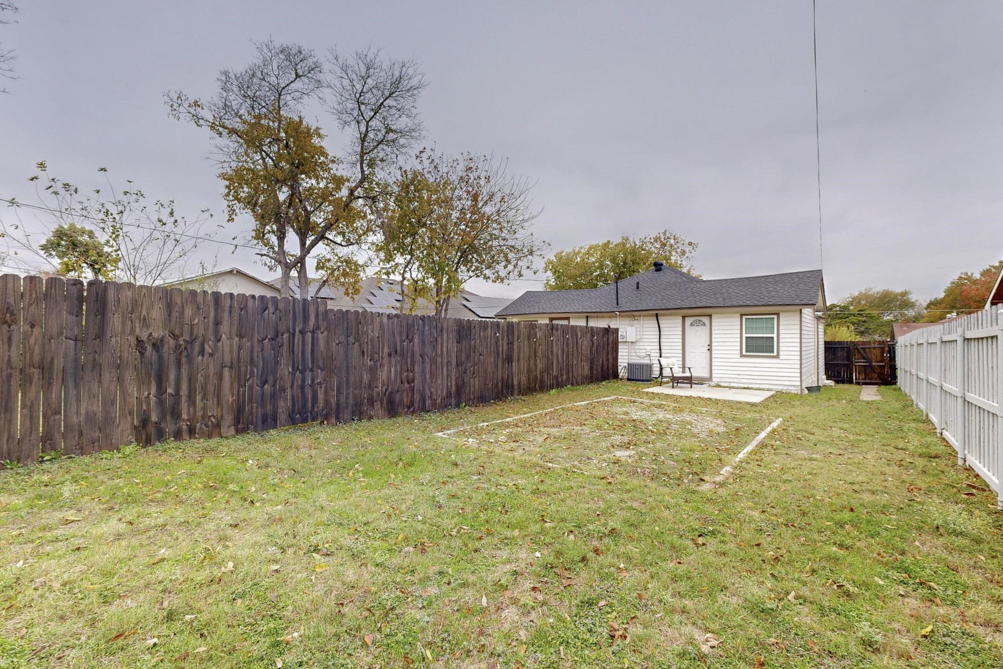 1532 Whitaker Avenue Dallas TX 75216