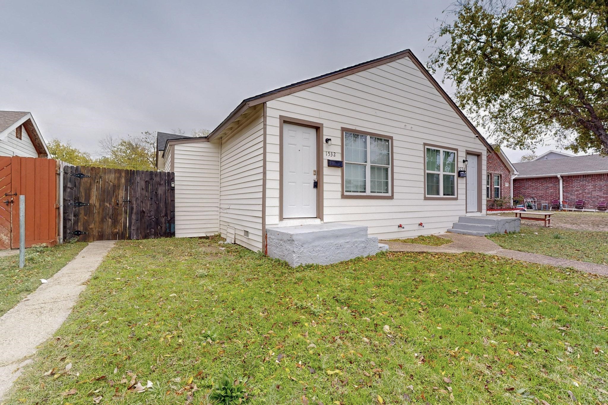 1532 Whitaker Avenue Dallas TX 75216