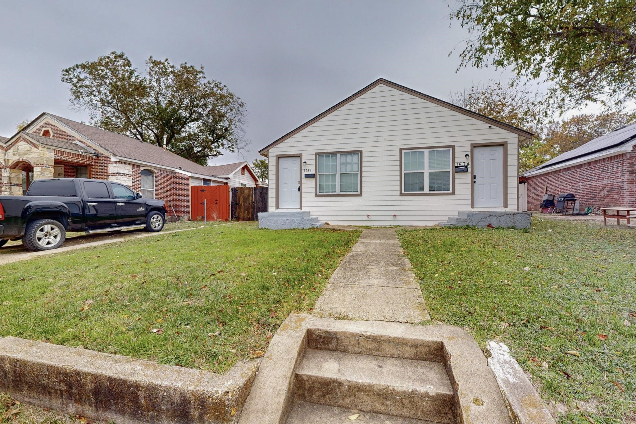 1532 Whitaker Avenue Dallas TX 75216