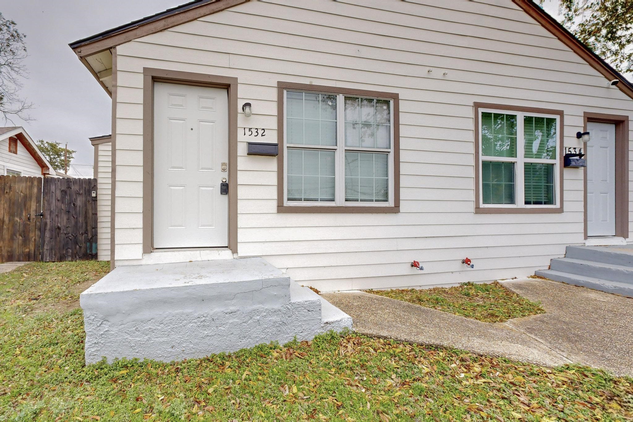 1532 Whitaker Avenue Dallas TX 75216