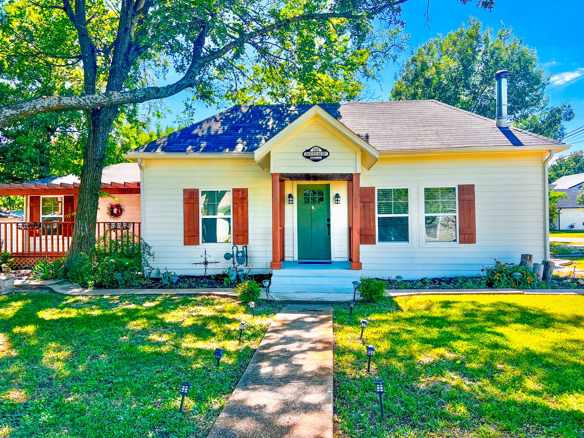 182 Douglas Street Van Alstyne TX 75495