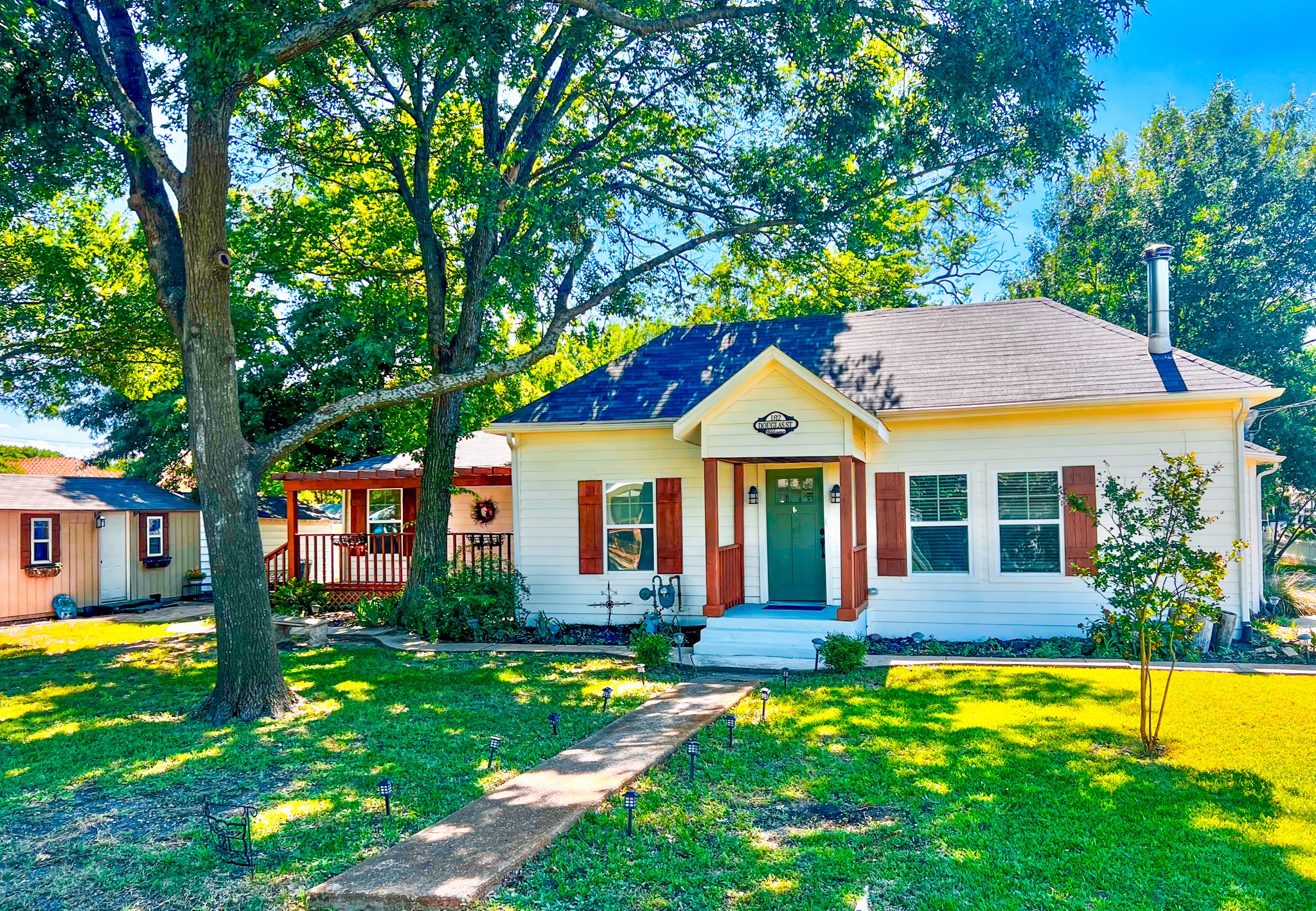 182 Douglas Street Van Alstyne TX 75495