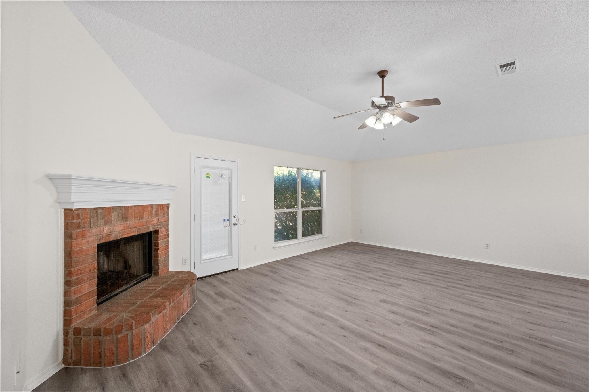 8008 Peregrine Trail Arlington TX 76001