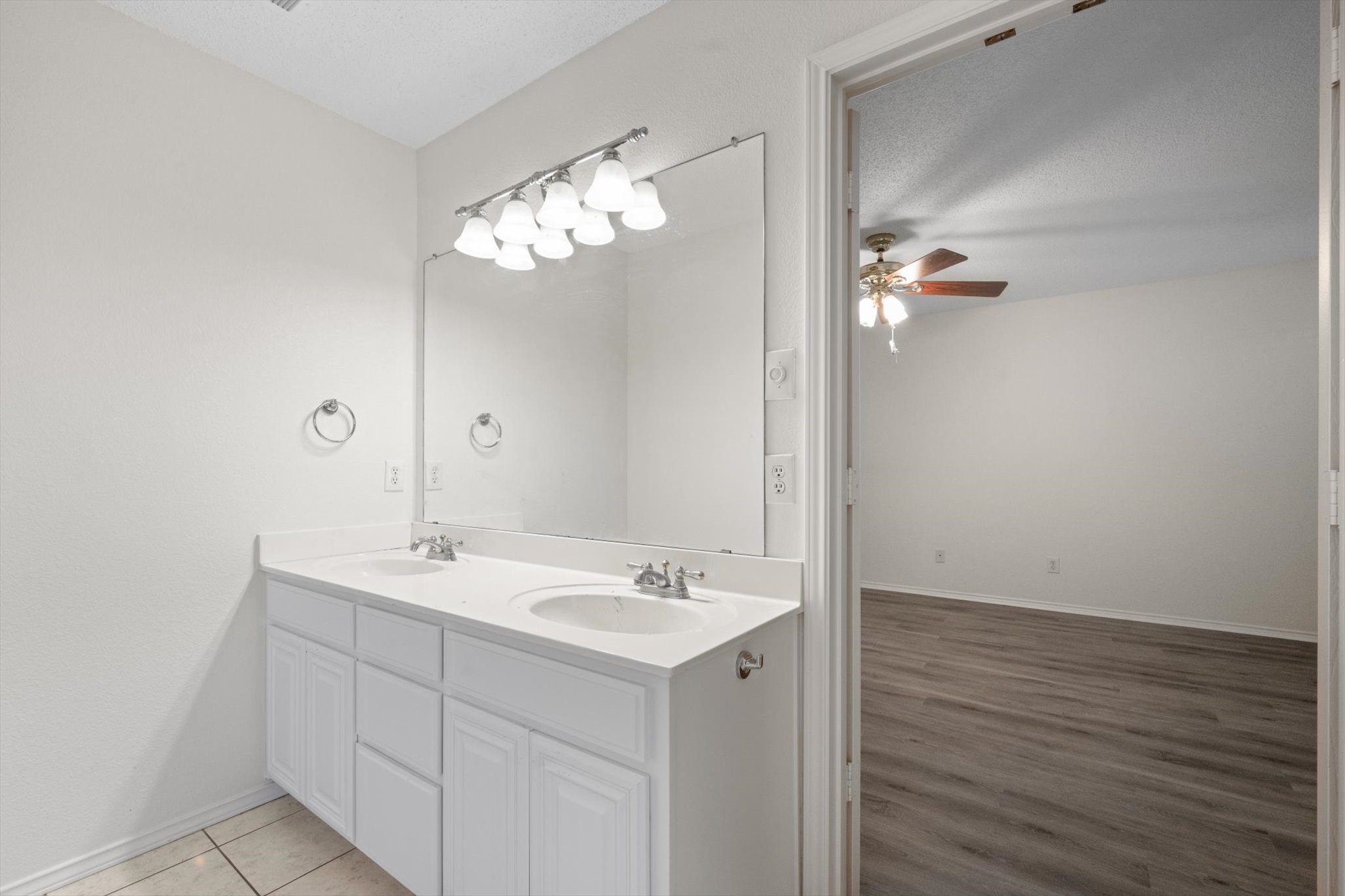 8008 Peregrine Trail Arlington TX 76001
