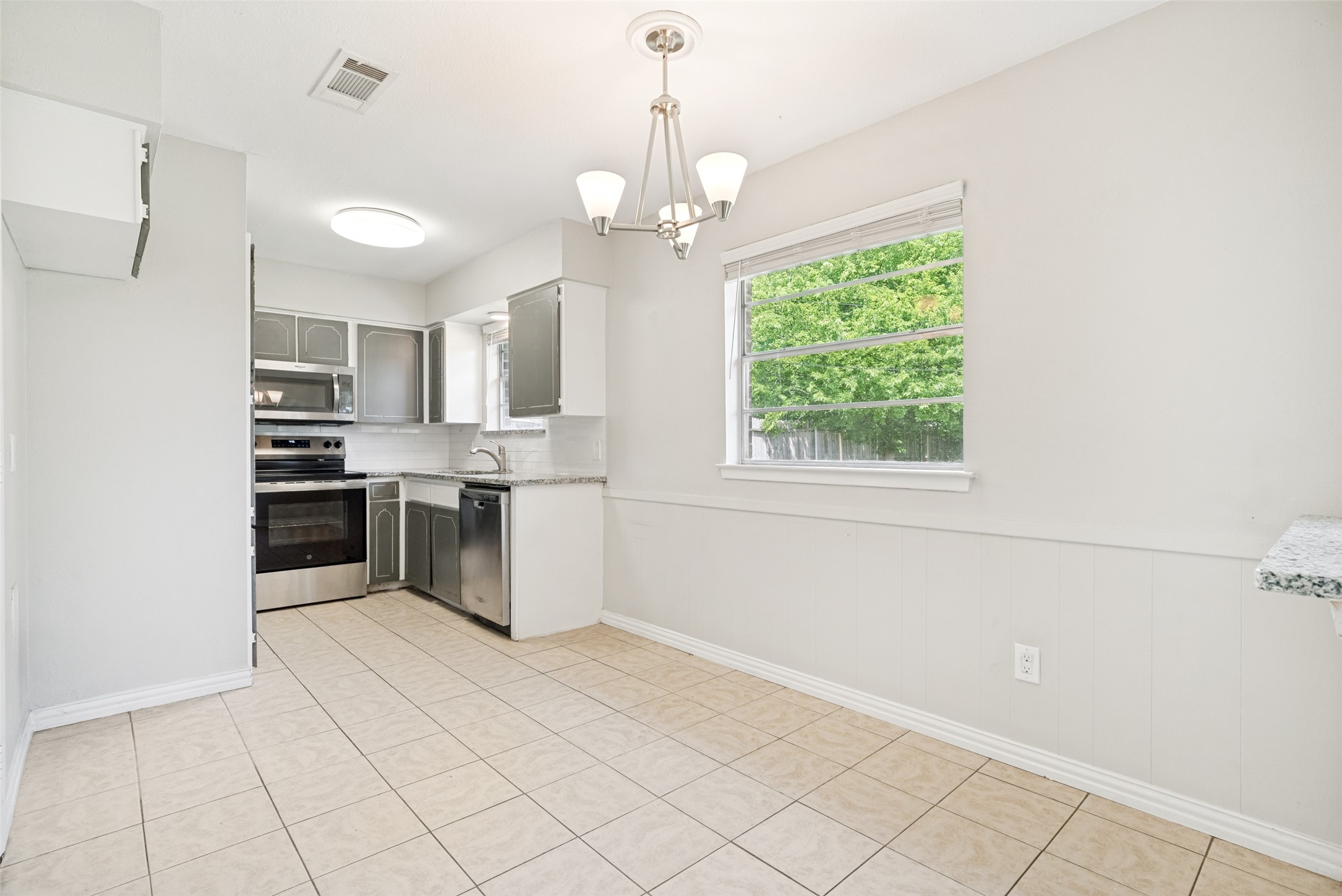 634 Lisa Street Burleson TX 76028
