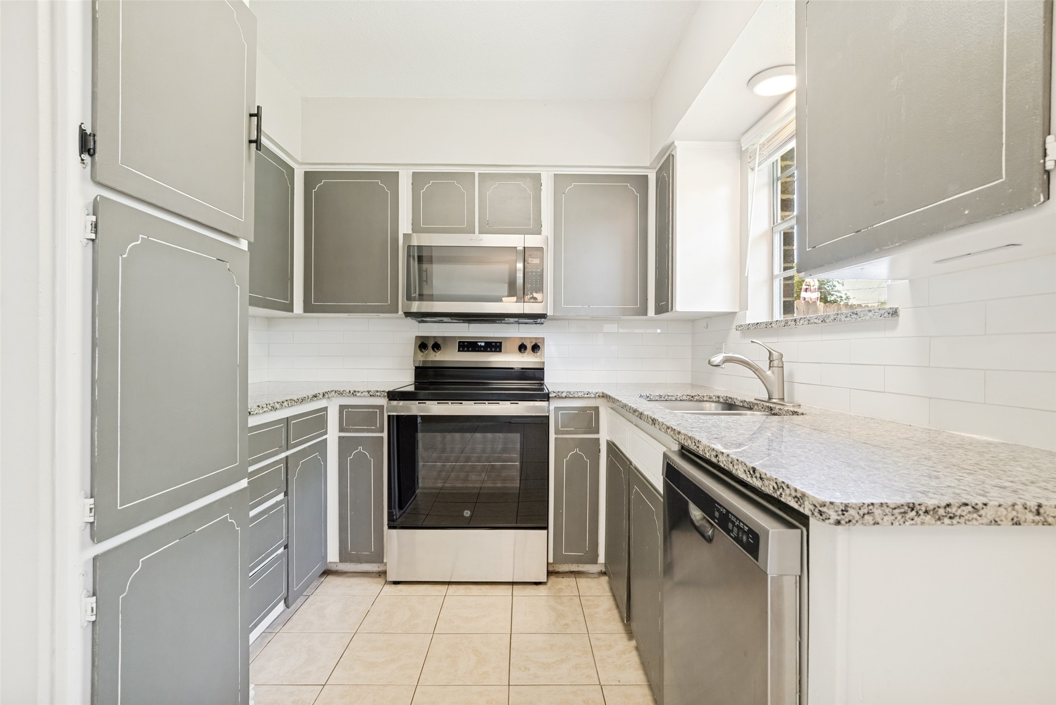 634 Lisa Street Burleson TX 76028