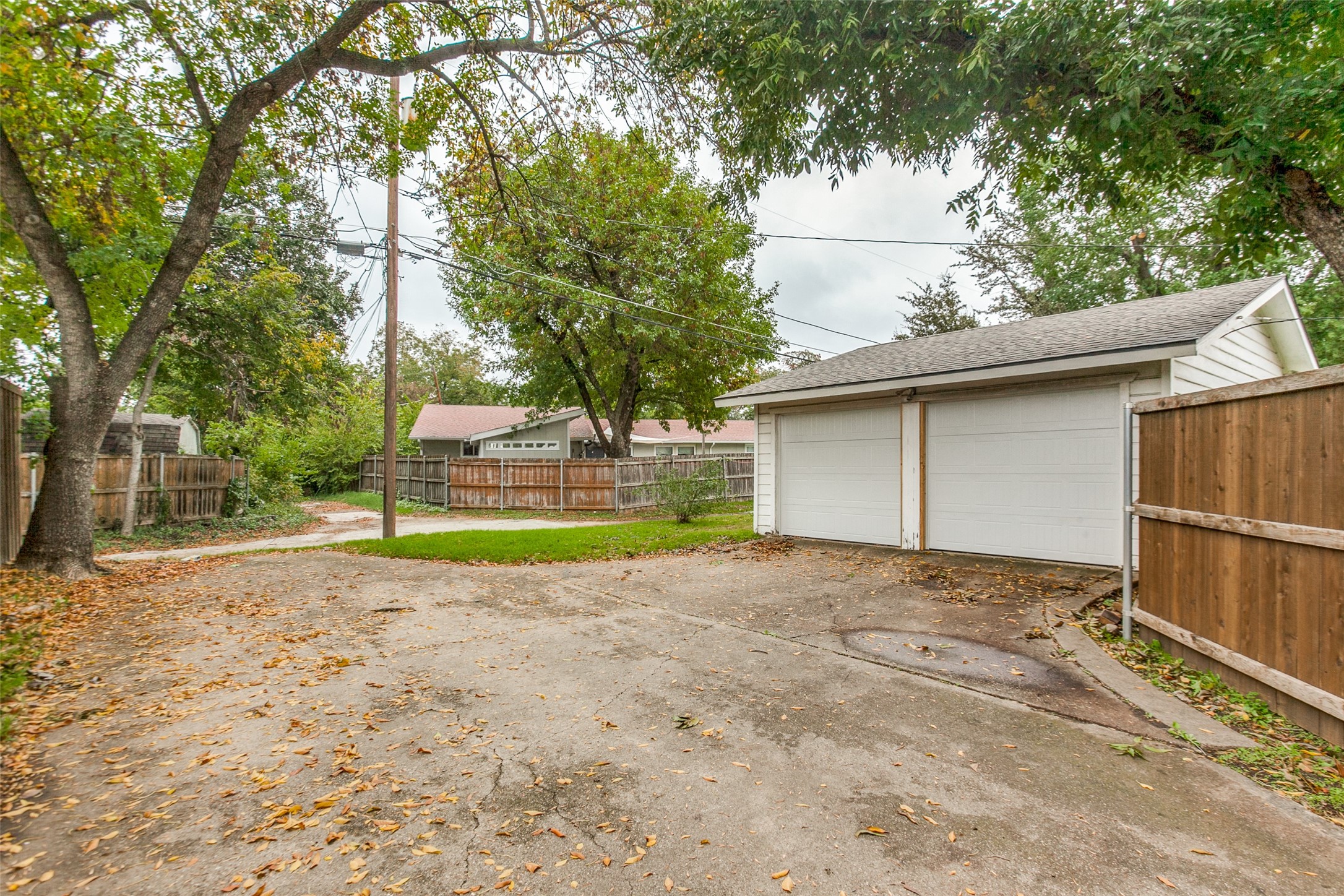 3517 Woodleigh Drive Dallas TX 75229