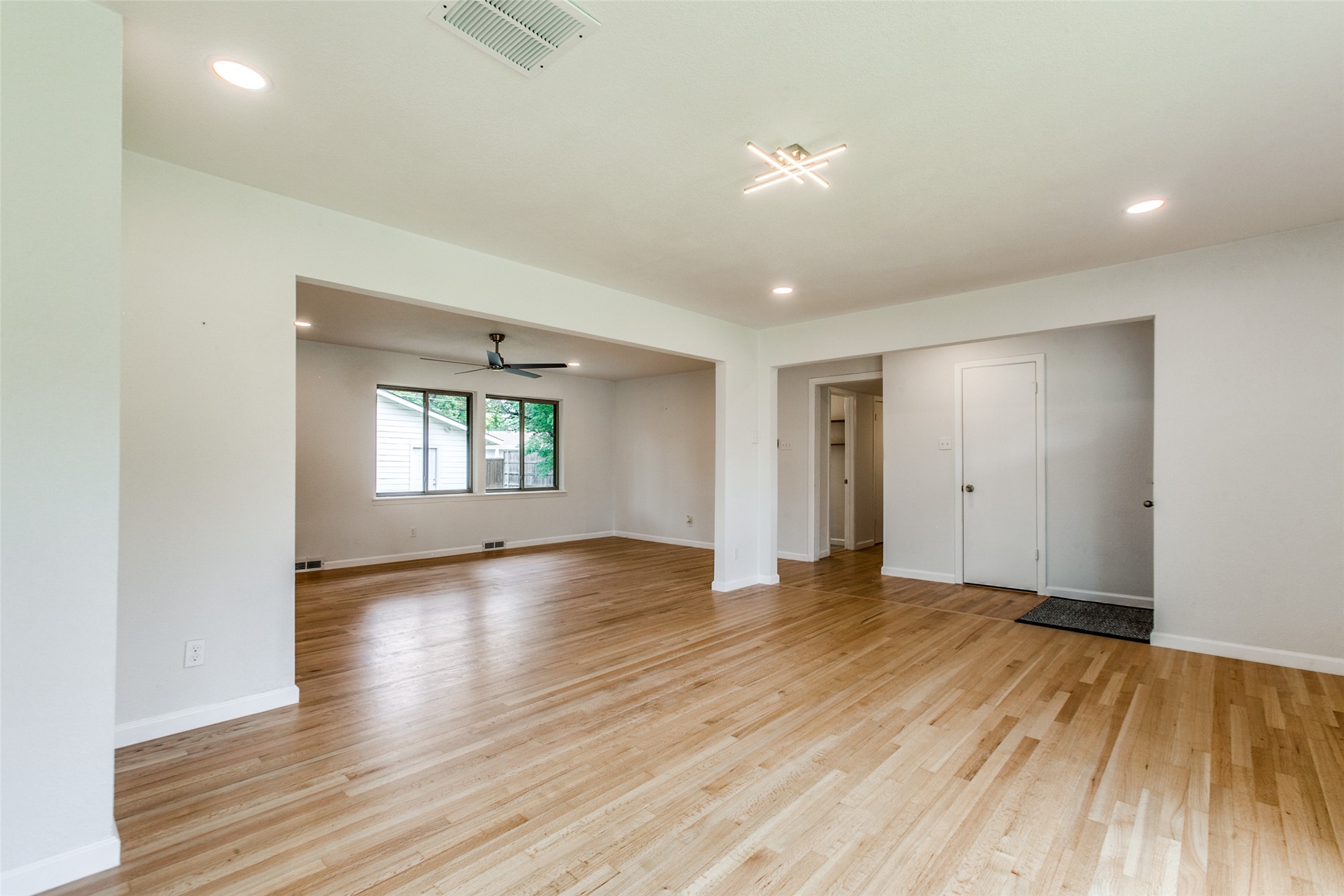 3517 Woodleigh Drive Dallas TX 75229