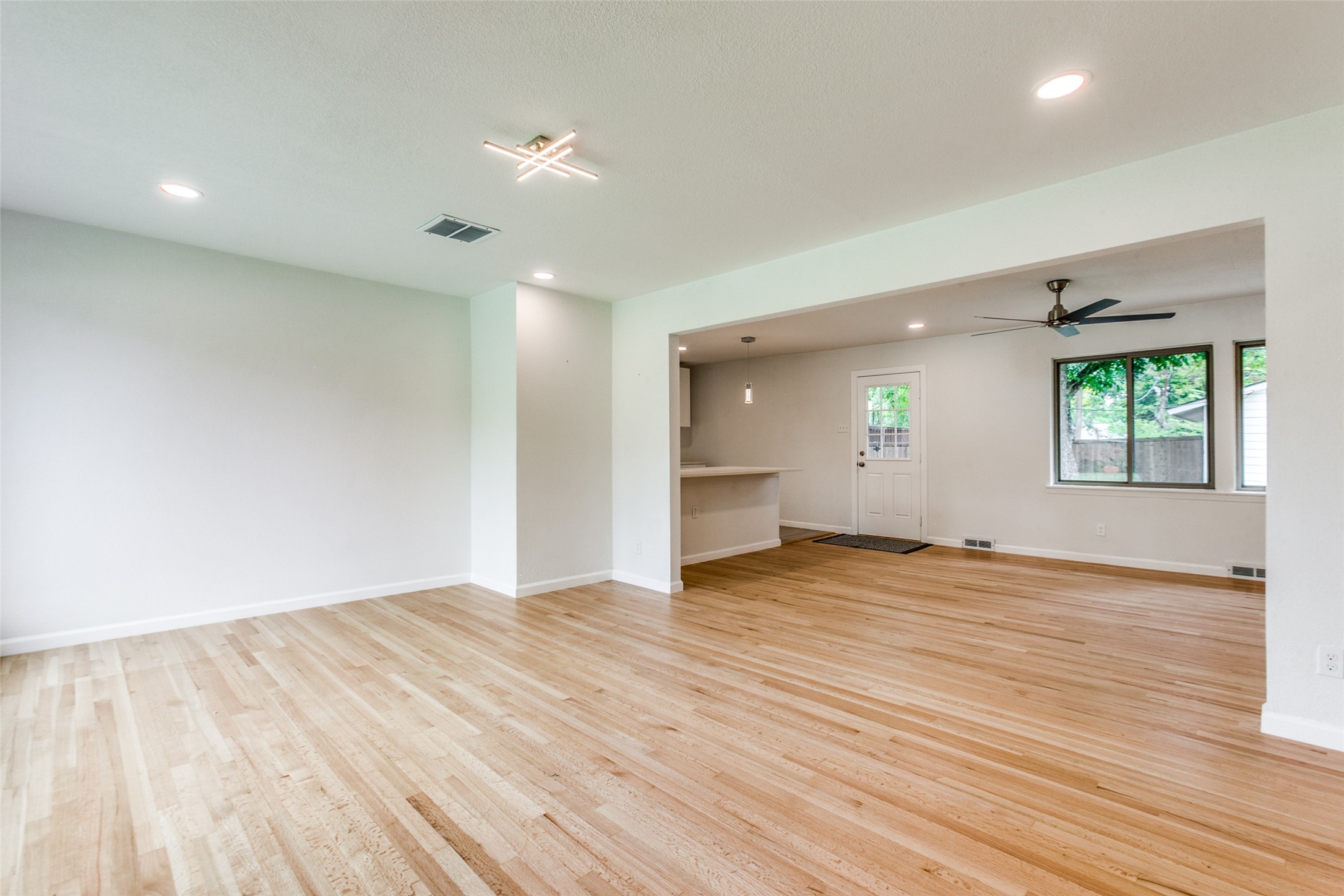 3517 Woodleigh Drive Dallas TX 75229