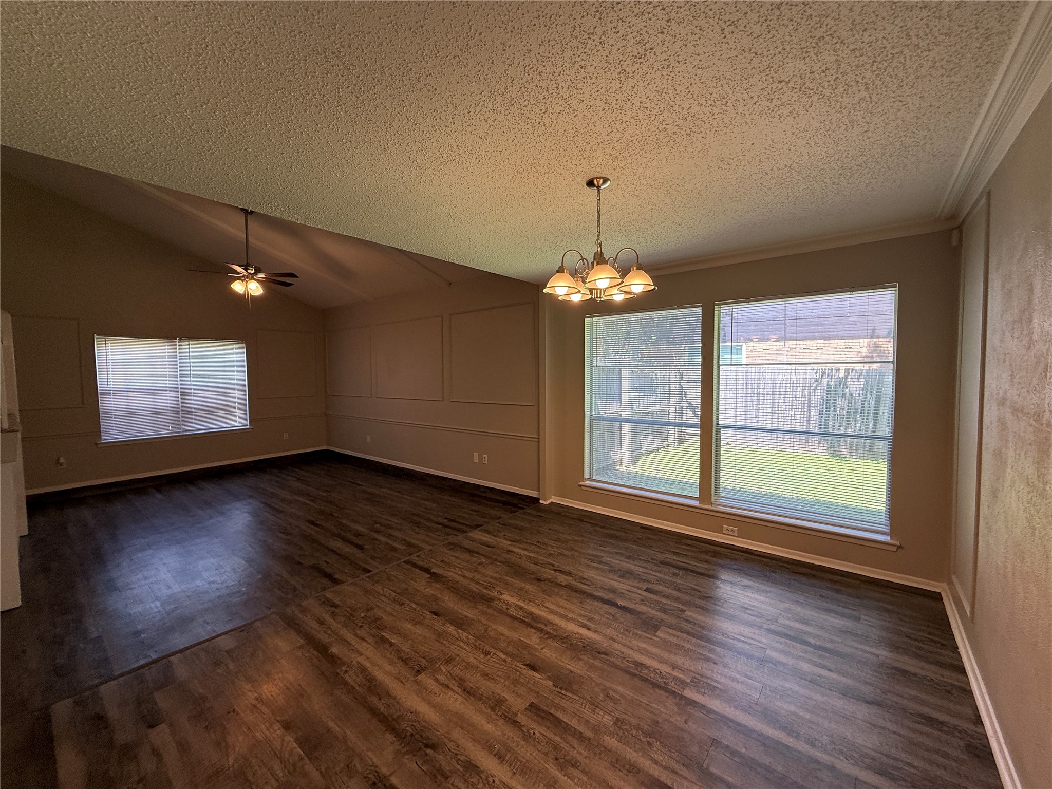 1121 Via Del Rey Mesquite TX 75150