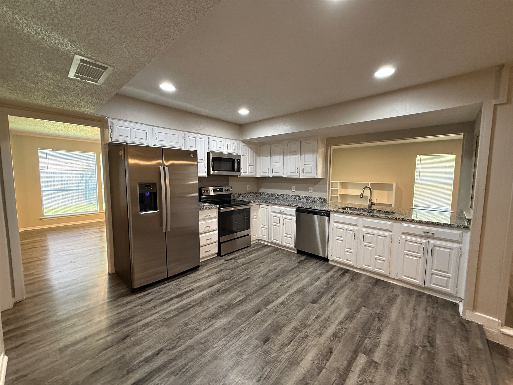 1121 Via Del Rey Mesquite TX 75150