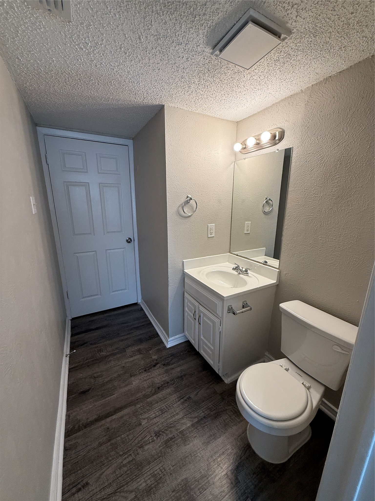 1121 Via Del Rey Mesquite TX 75150