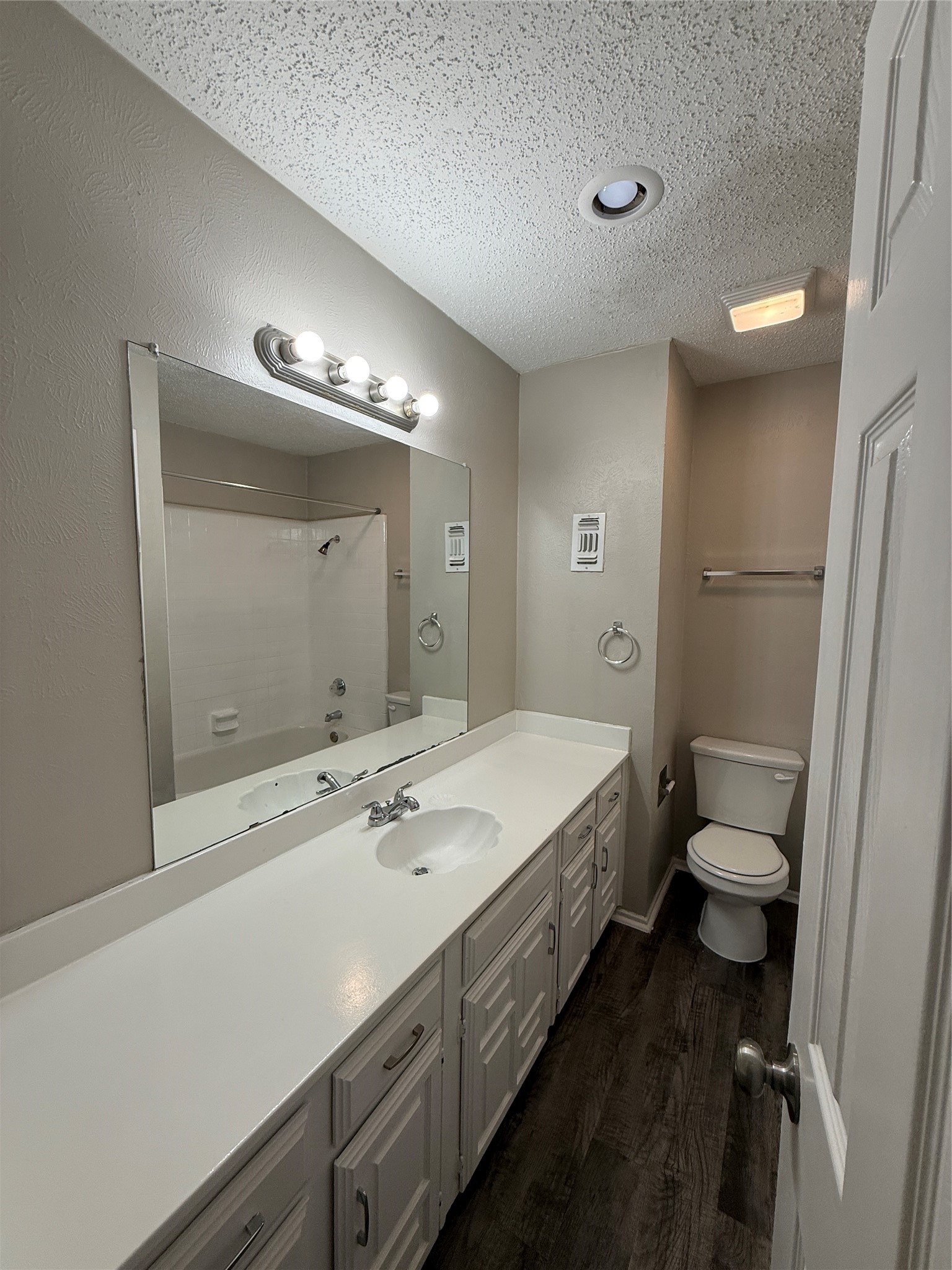 1121 Via Del Rey Mesquite TX 75150