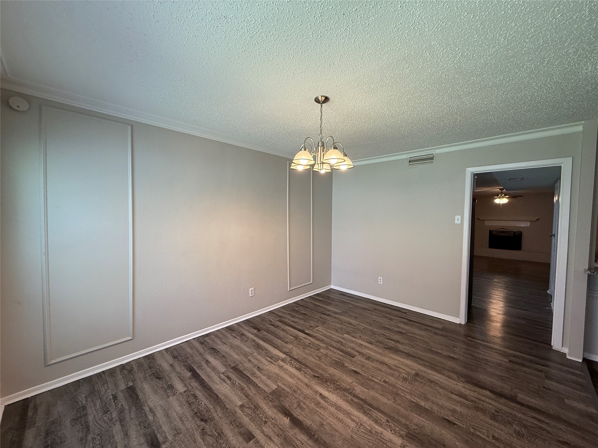 1121 Via Del Rey Mesquite TX 75150