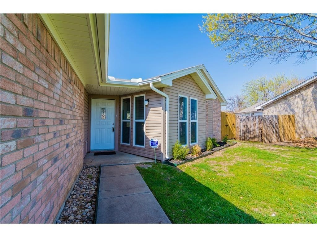 1080 W Hills Terrace Saginaw TX 76179