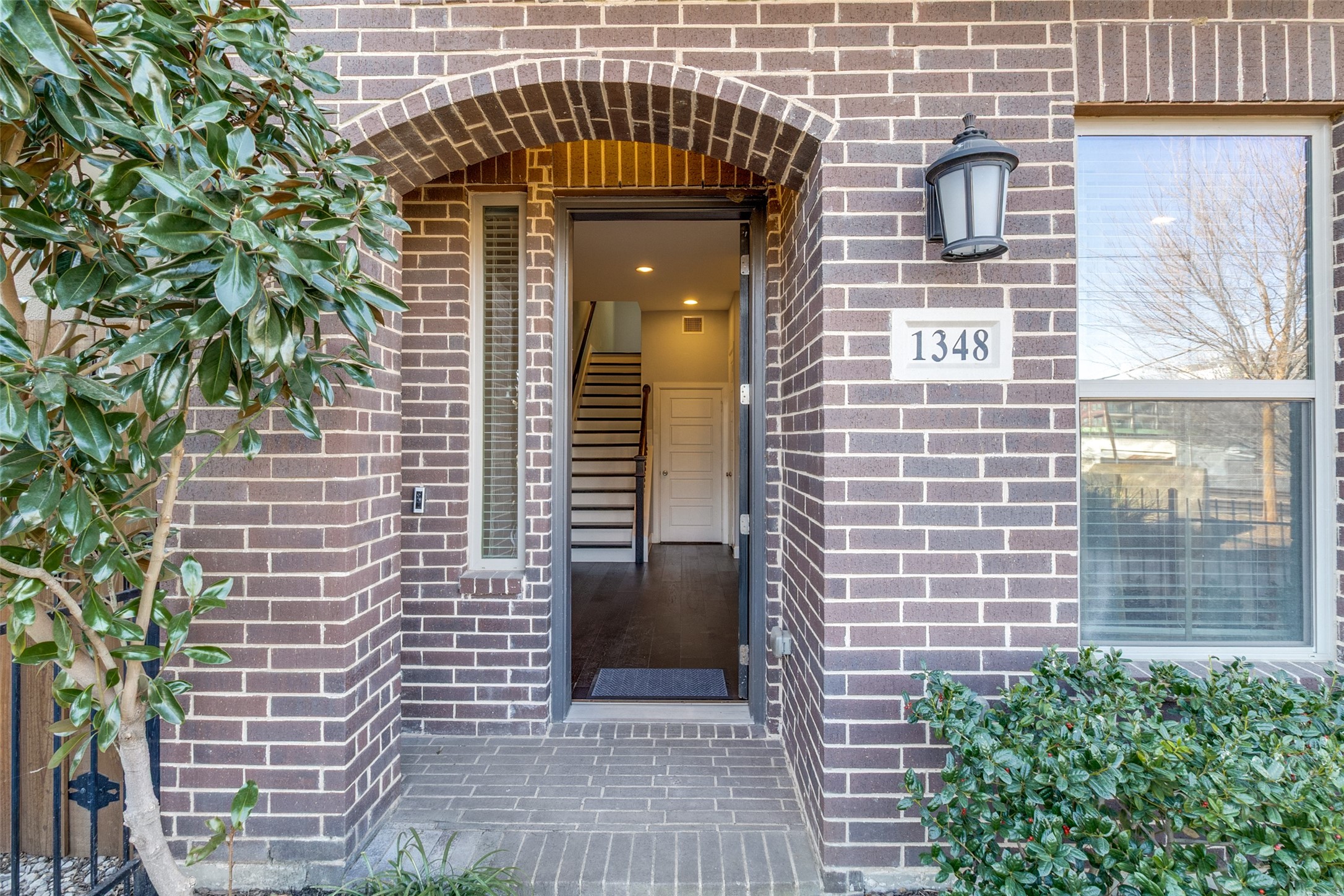 1348 Arch Place Dallas TX 75215