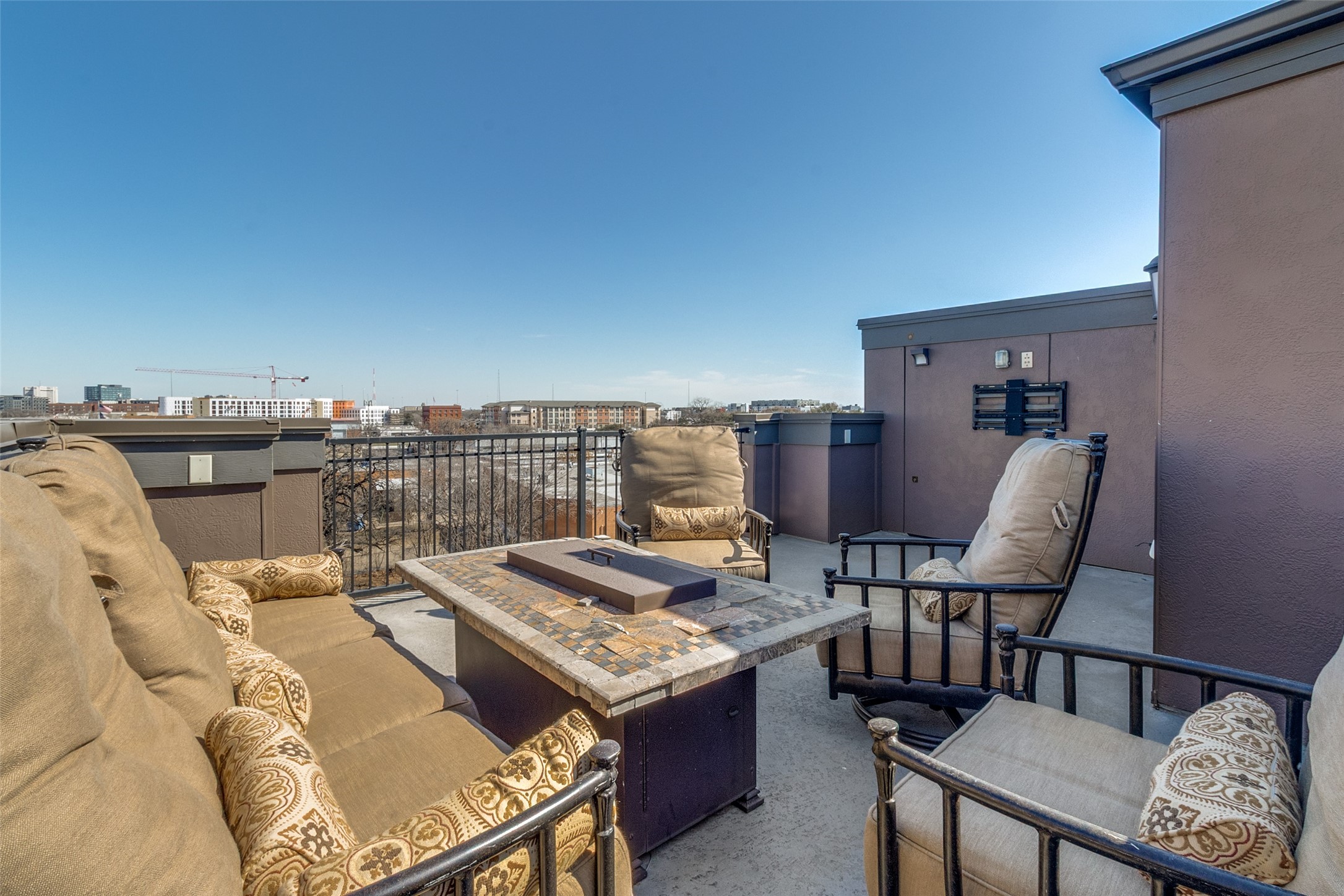 1348 Arch Place Dallas TX 75215