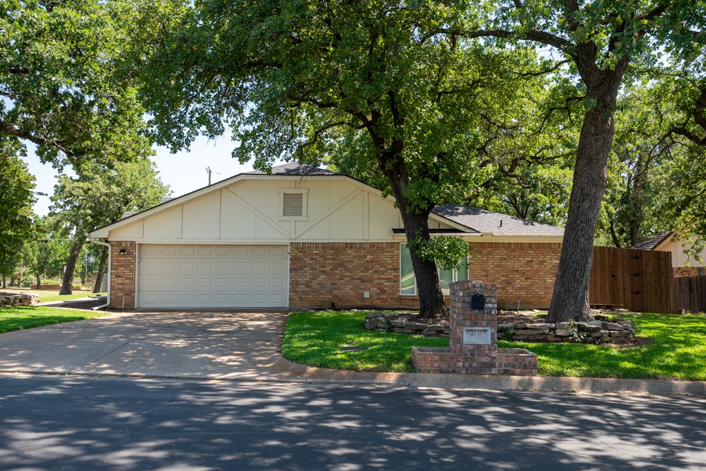 2237 Norwood Drive Hurst TX 76054