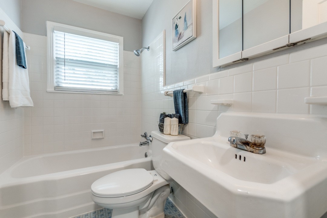 2736 Rolinda Drive Dallas TX 75211
