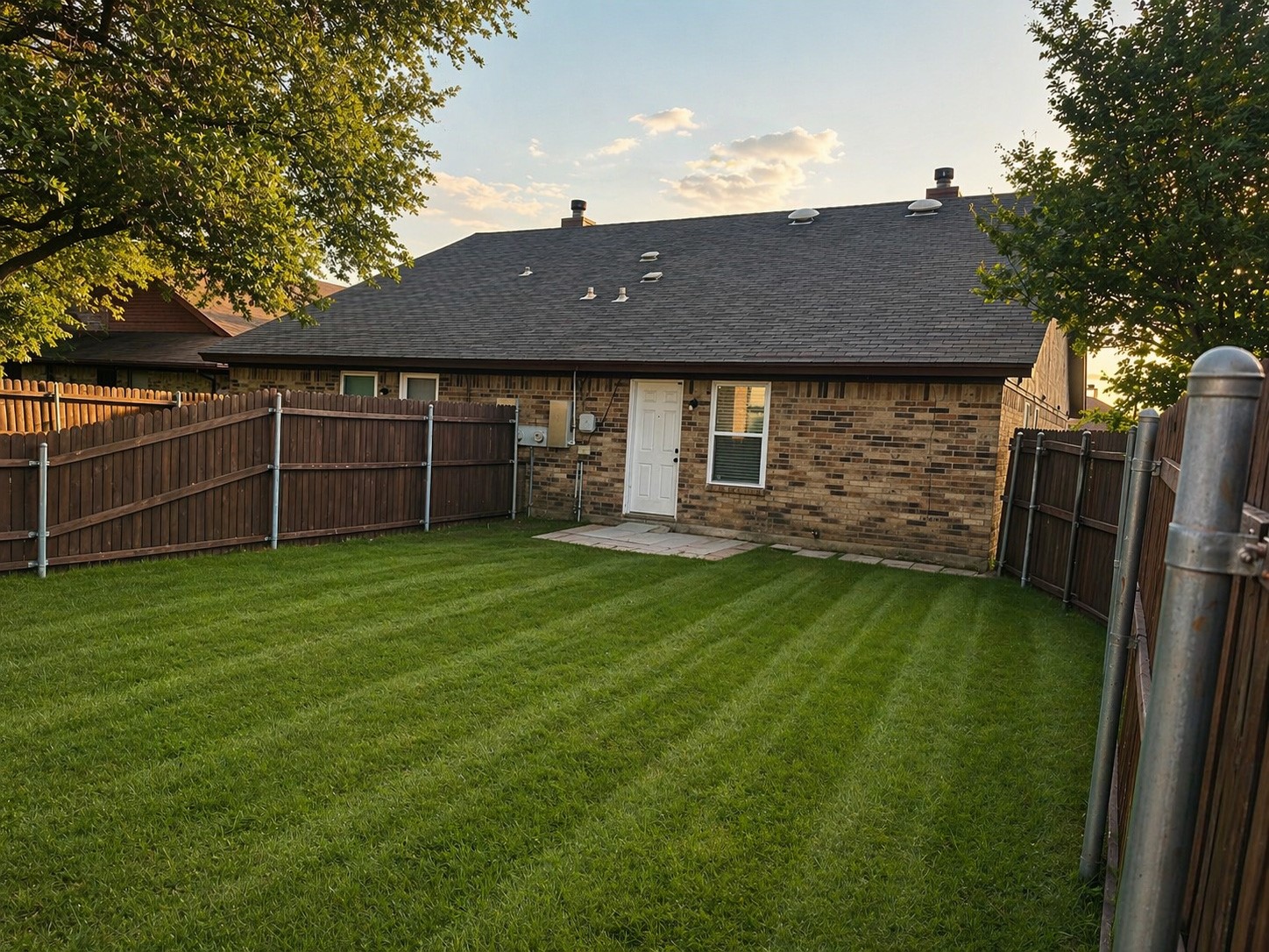 517 Signal Hill Court S Fort Worth TX 76112