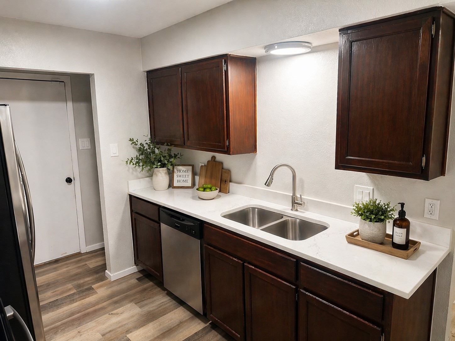 517 Signal Hill Court S Fort Worth TX 76112