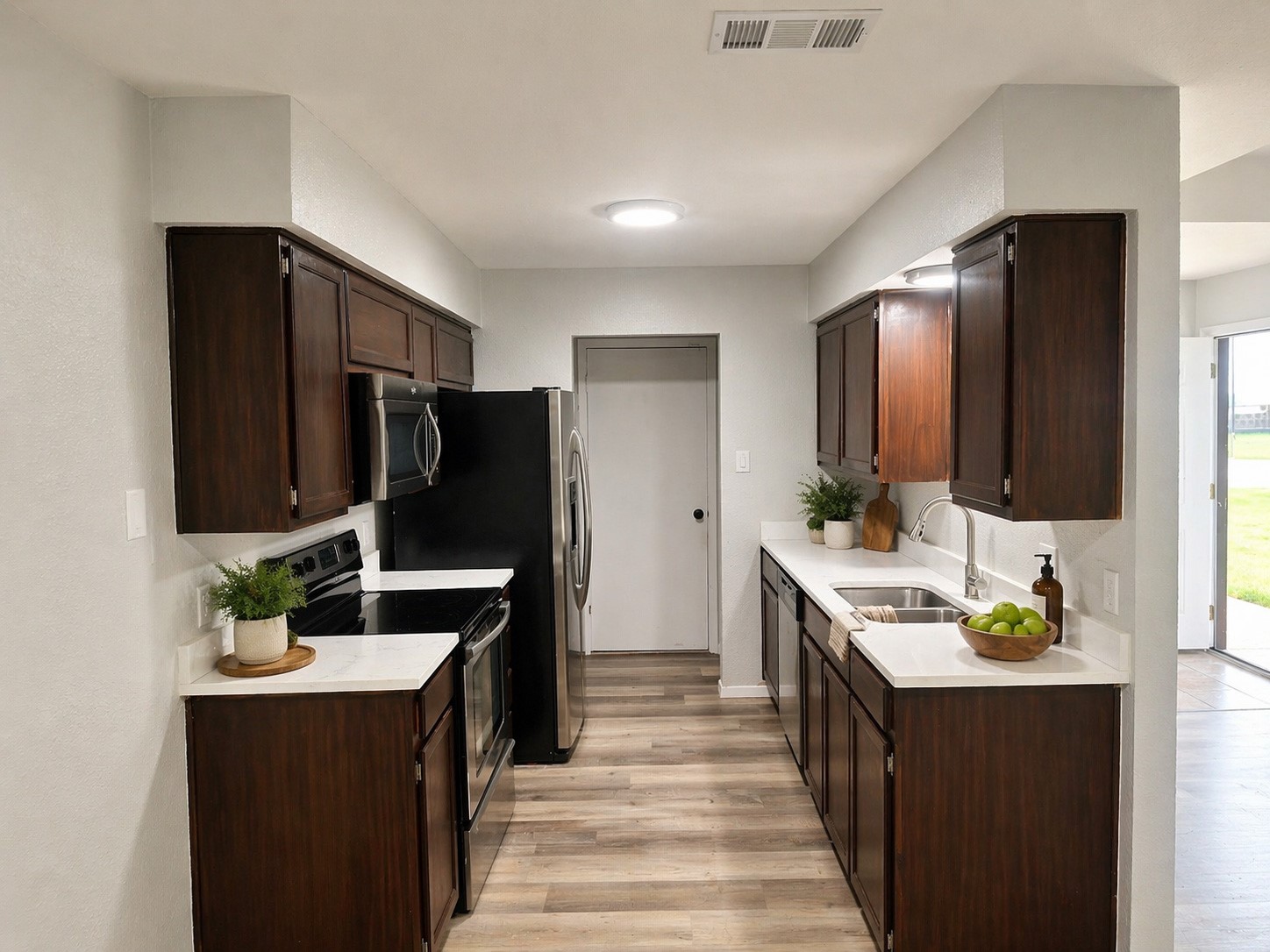 517 Signal Hill Court S Fort Worth TX 76112