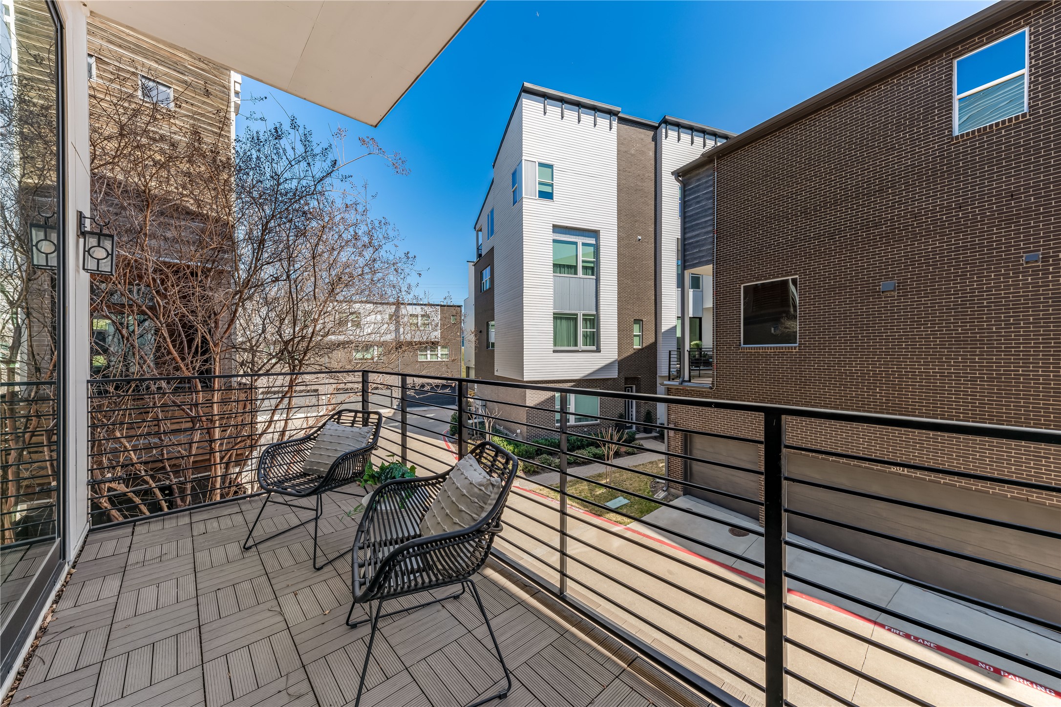 381 E Greenbriar Lane Dallas TX 75203