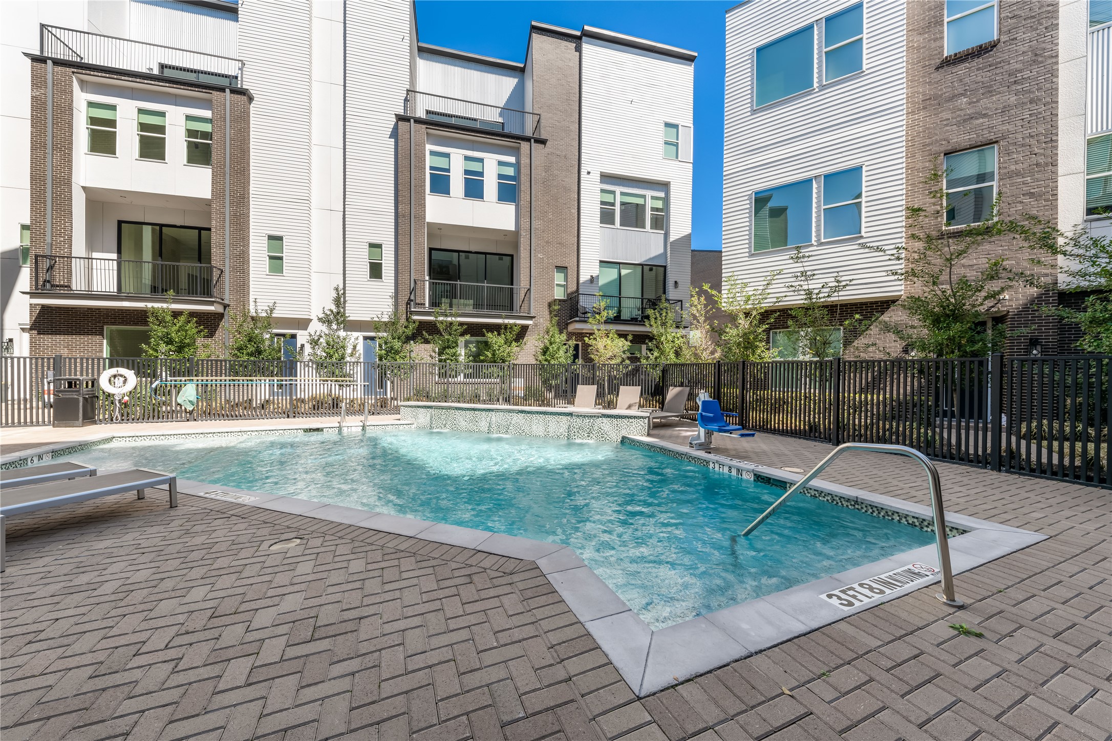 381 E Greenbriar Lane Dallas TX 75203