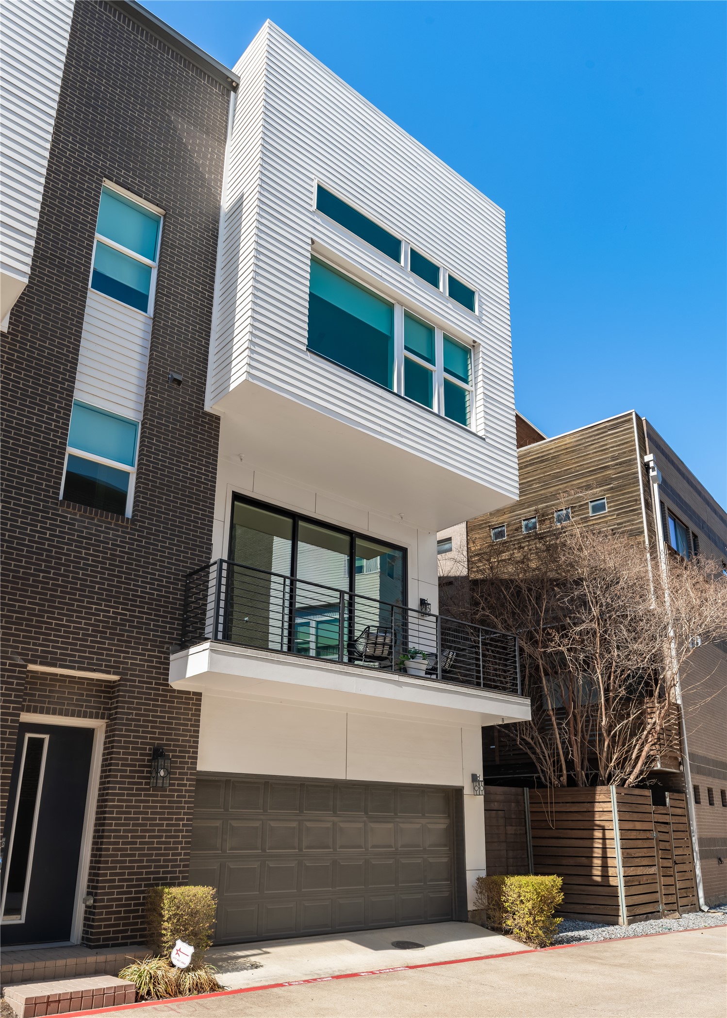 381 E Greenbriar Lane Dallas TX 75203
